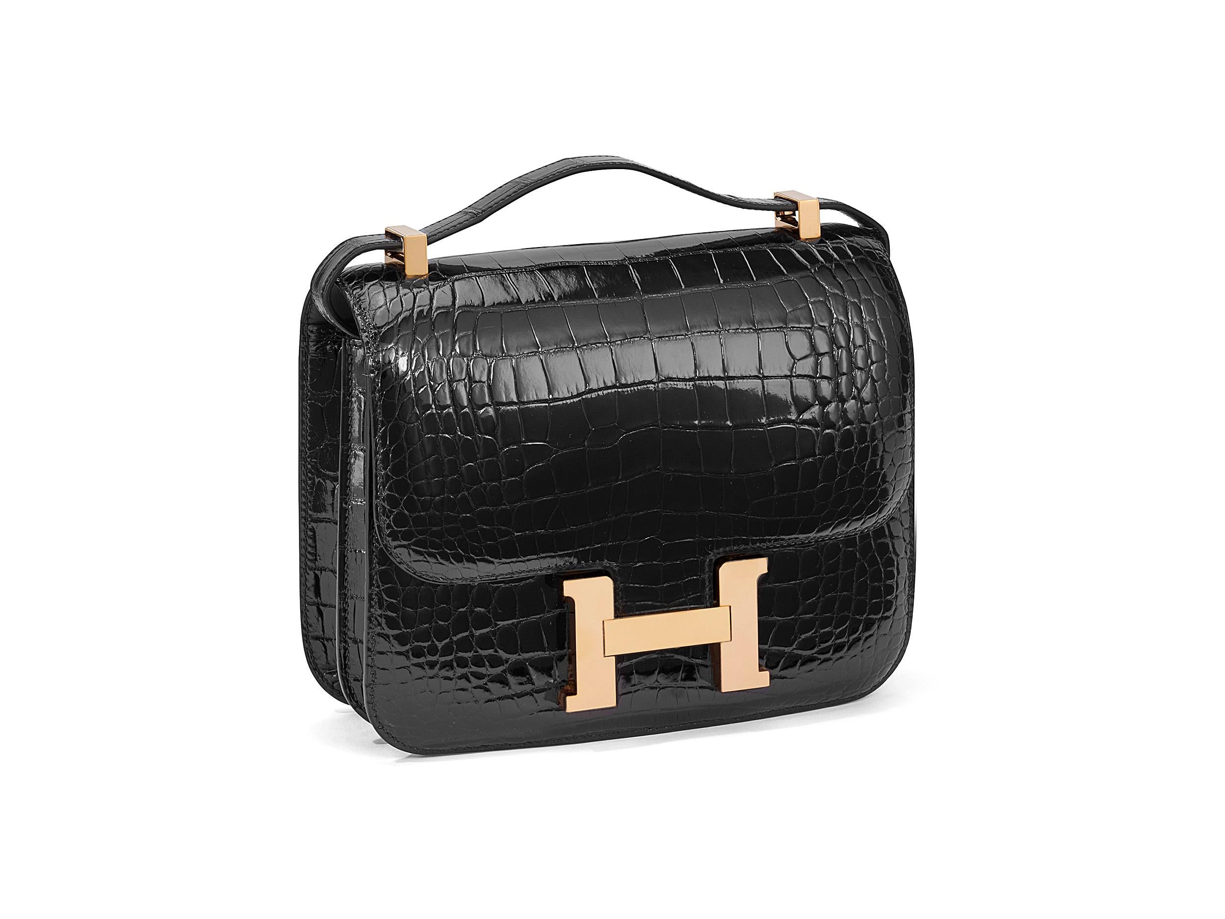 Hermès Constance 24 in noir and alligator mississippi lisse with gold hardware. The bag is unworn and comes as full set including the original receipt and Cites.
Stamp C (2018) 


