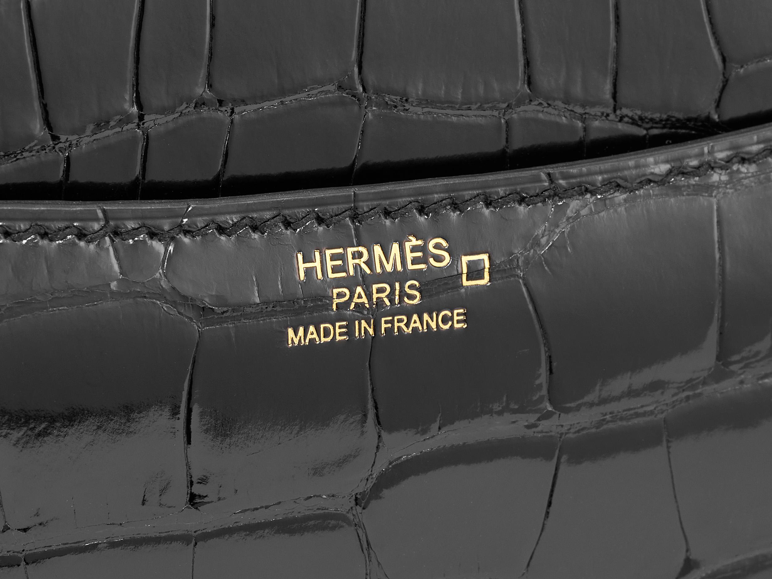 Hermès Constance 24 Noir/Black Alligator Mississippi Lisse Gold Hardware For Sale 3
