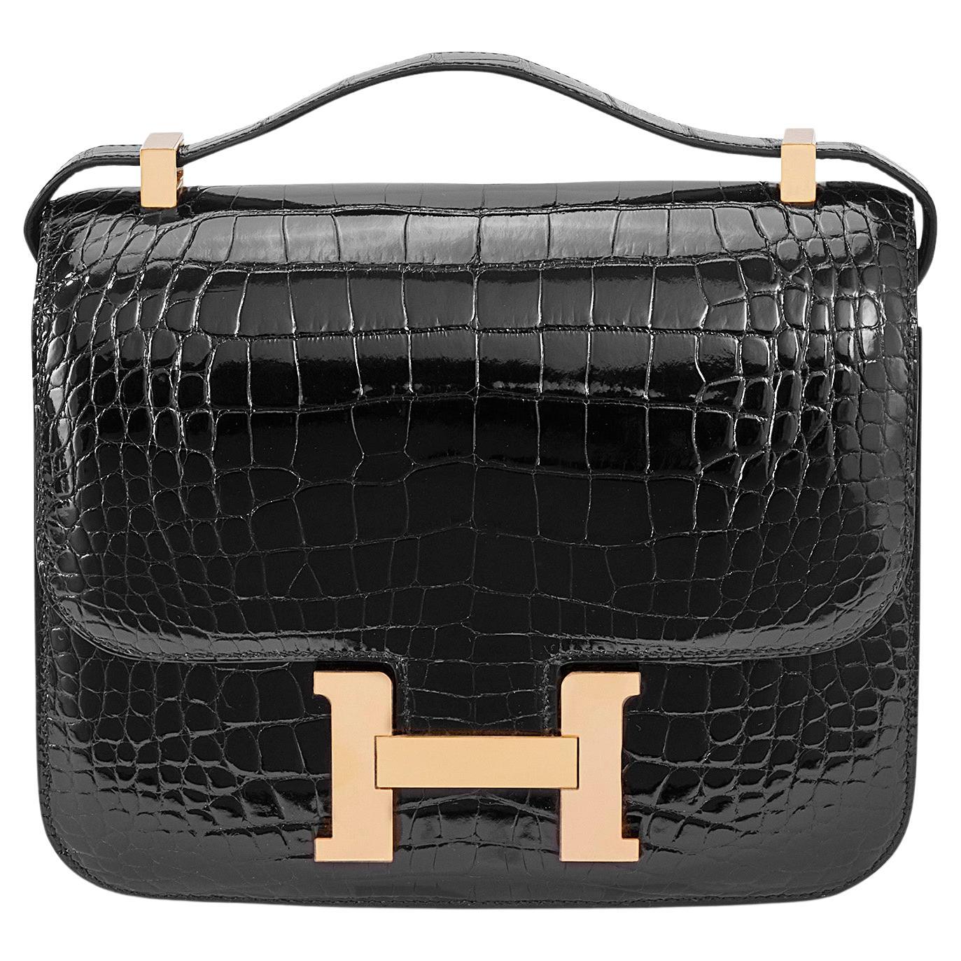 Hermès Constance 24 Noir/Black Alligator Mississippi Lisse Gold Hardware For Sale