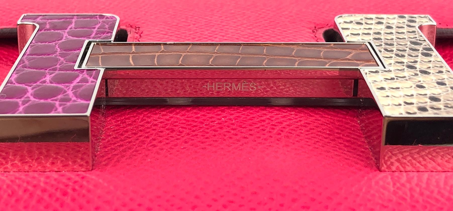HERMES Constance 24 Rose Extreme Epsom Pourpre Etru Alligator and Lizard Buckle In New Condition For Sale In Miami, FL