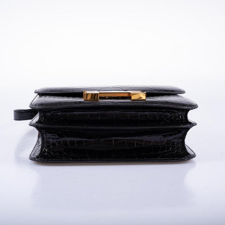 Hermès Constance 24 Shiny Black Alligator Verso Rouge H Gold Hardware Bag  For Sale at 1stDibs
