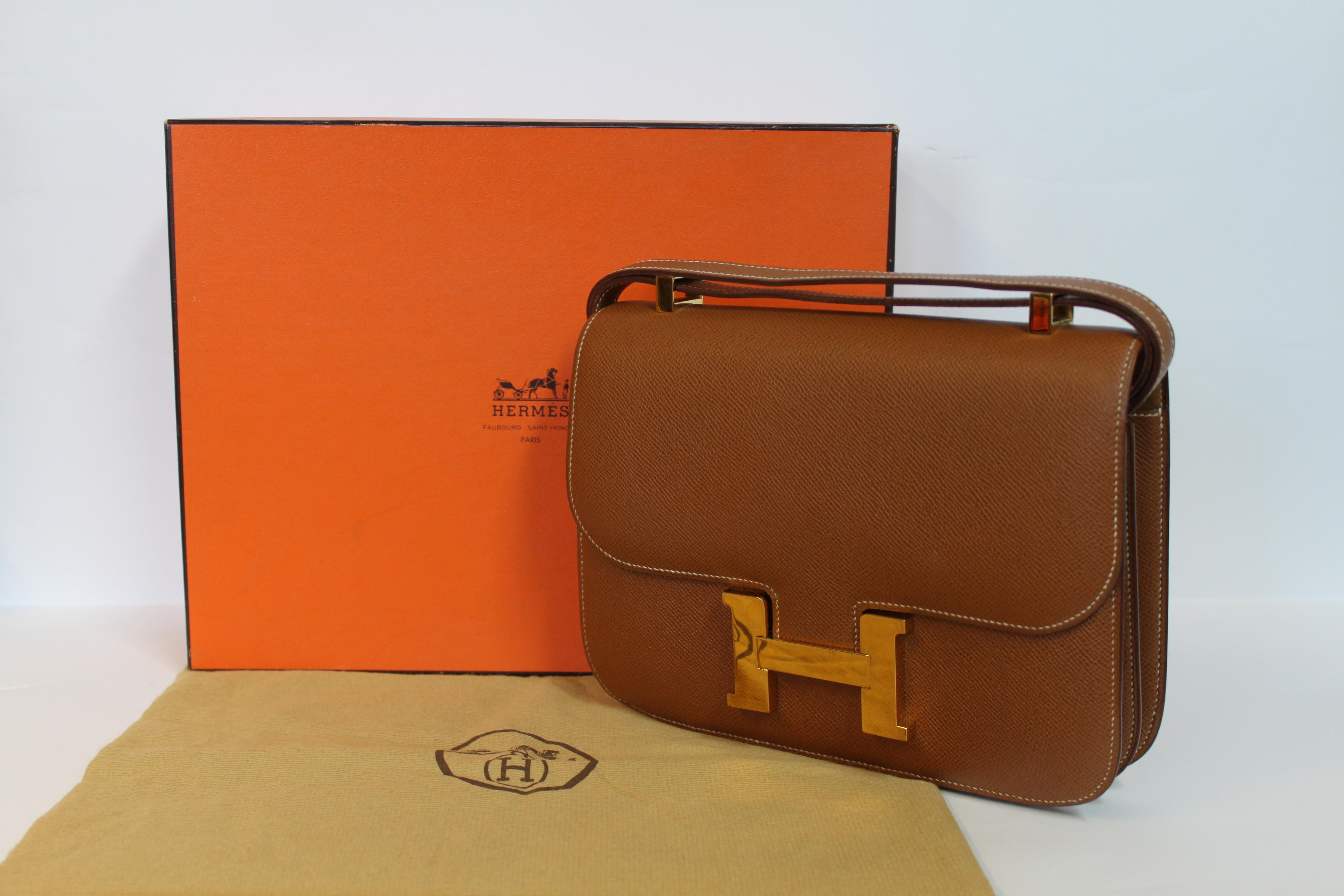 Iconic and timeless Hermes Constance 24 in brown epsom leather with gold hardware.
It comes with original dust bag, original box and certificate of authenticity.

Dimensions:
24 x 20 x 7 cm
9.4 x 7.8 x 2.7 inches

The bag has almost no signs of