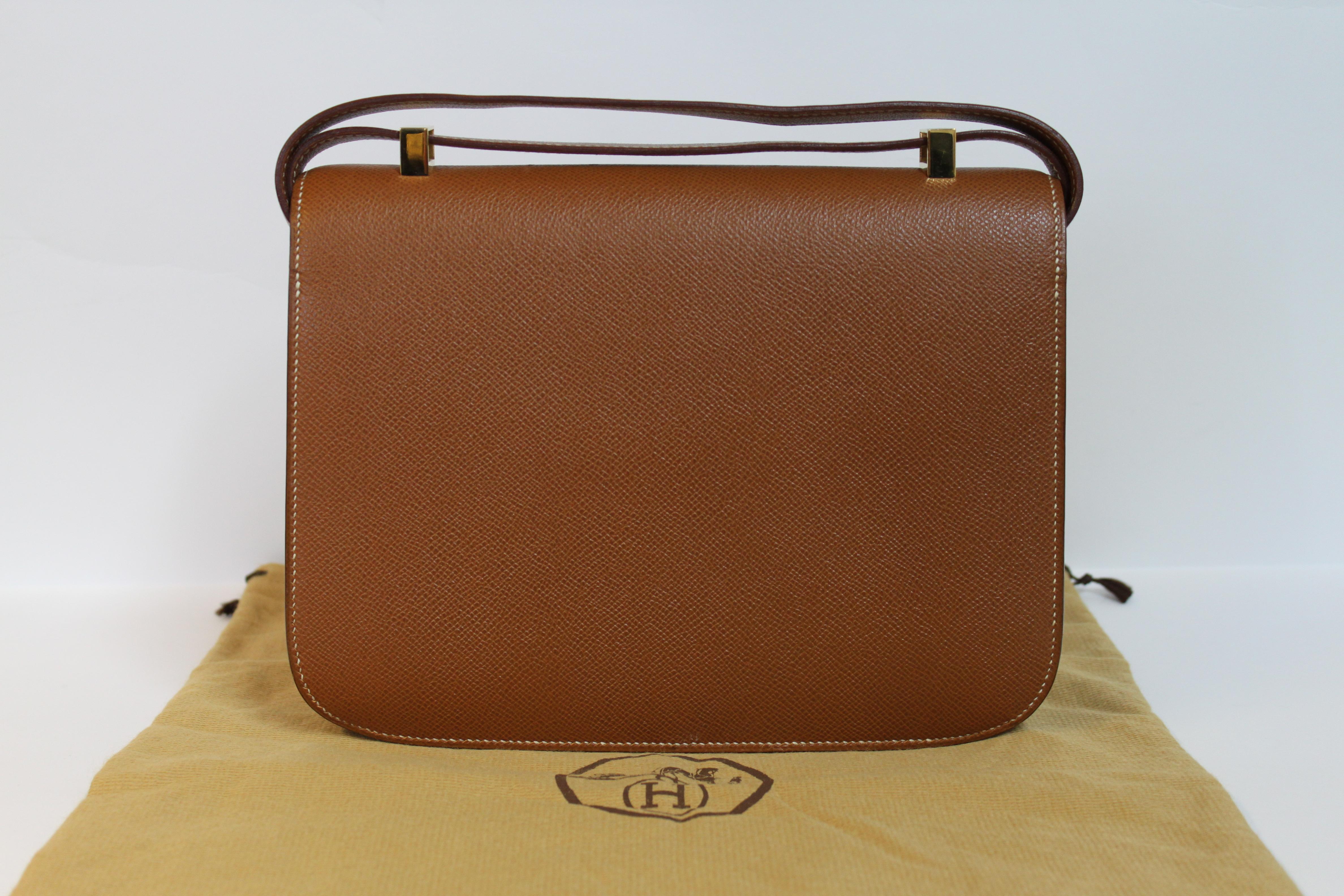 Hermes Constance 24 Shoulder Bag brown/tan epsom leather with gold Hardware In Excellent Condition For Sale In Berlin, DE