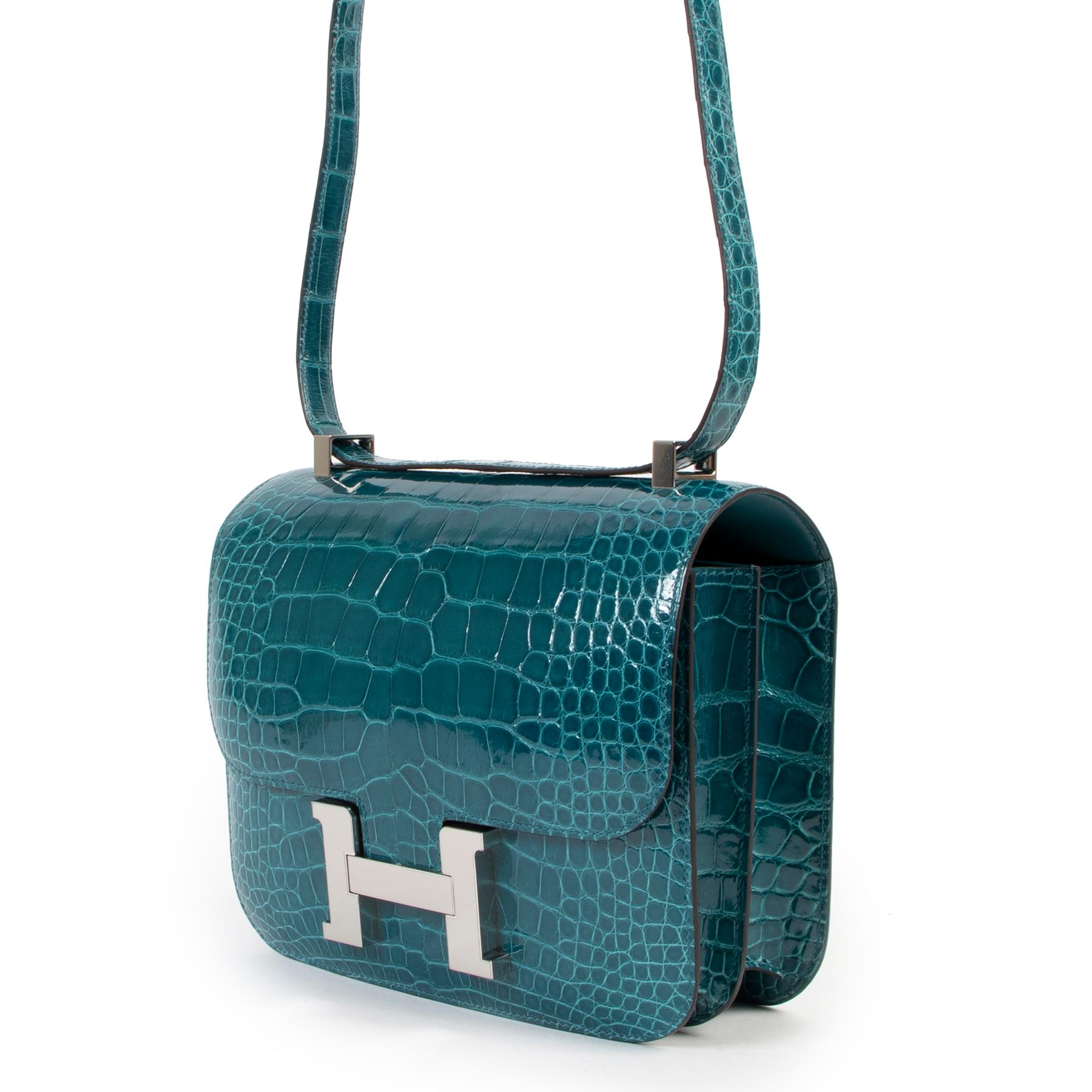 Hermès Constance 24 Vert Bosphore Alligator Lisse PHW

Impossible to find elsewhere! This Hermès Constance 22 in absotulely stunning 