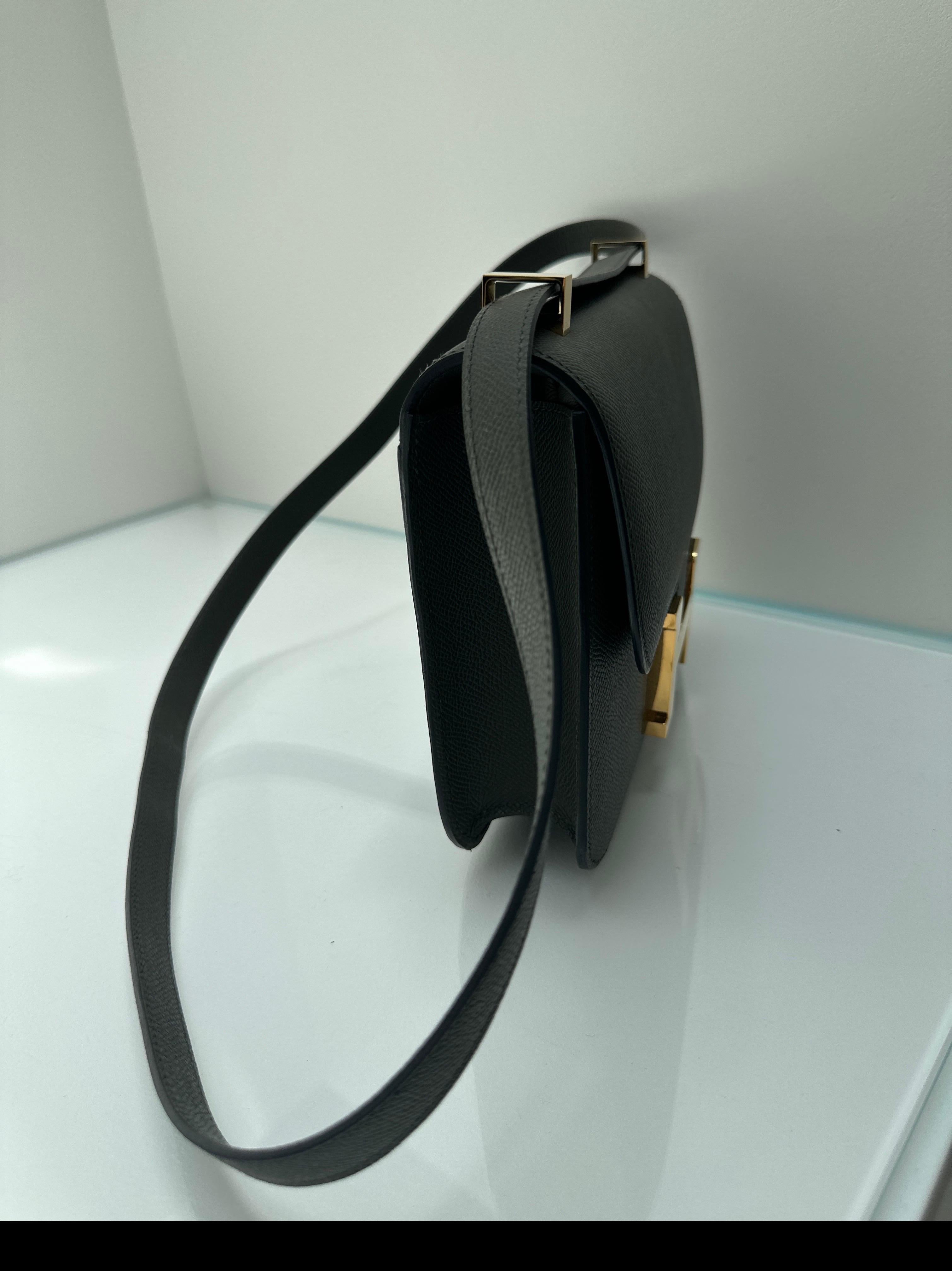 Hermes Constance 24 Vert De Gris Epsom Gold Hardware Unisexe en vente