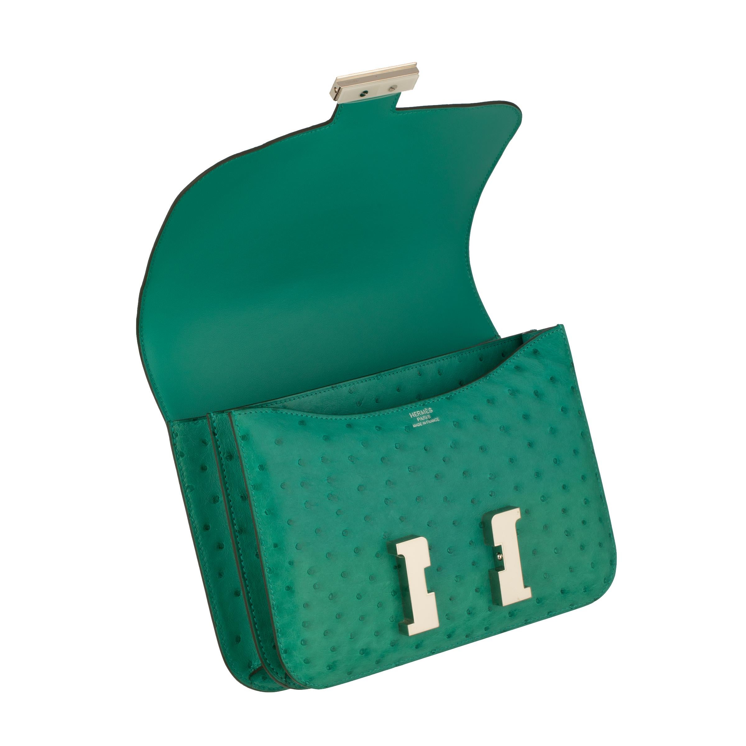 Hermès Constance 24cm Vert Vertigo Ostrich Leather Palladium Hardware In New Condition For Sale In Sydney, New South Wales