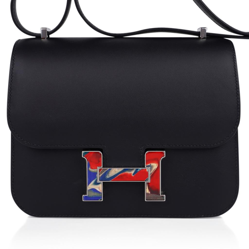 Mightychic offers a guaranteed authentic limited edition Hermes Constance 18 bag featured with Marbled buckle.
Black swift leather and palladium hardware accentuated the striking colours of the signature H buckle.
Carried by hand, over the shoulder,