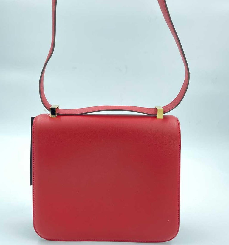 HERMES Constance Bag in Rouge Casaque Swift Leather In Good Condition For Sale In Paris, FR