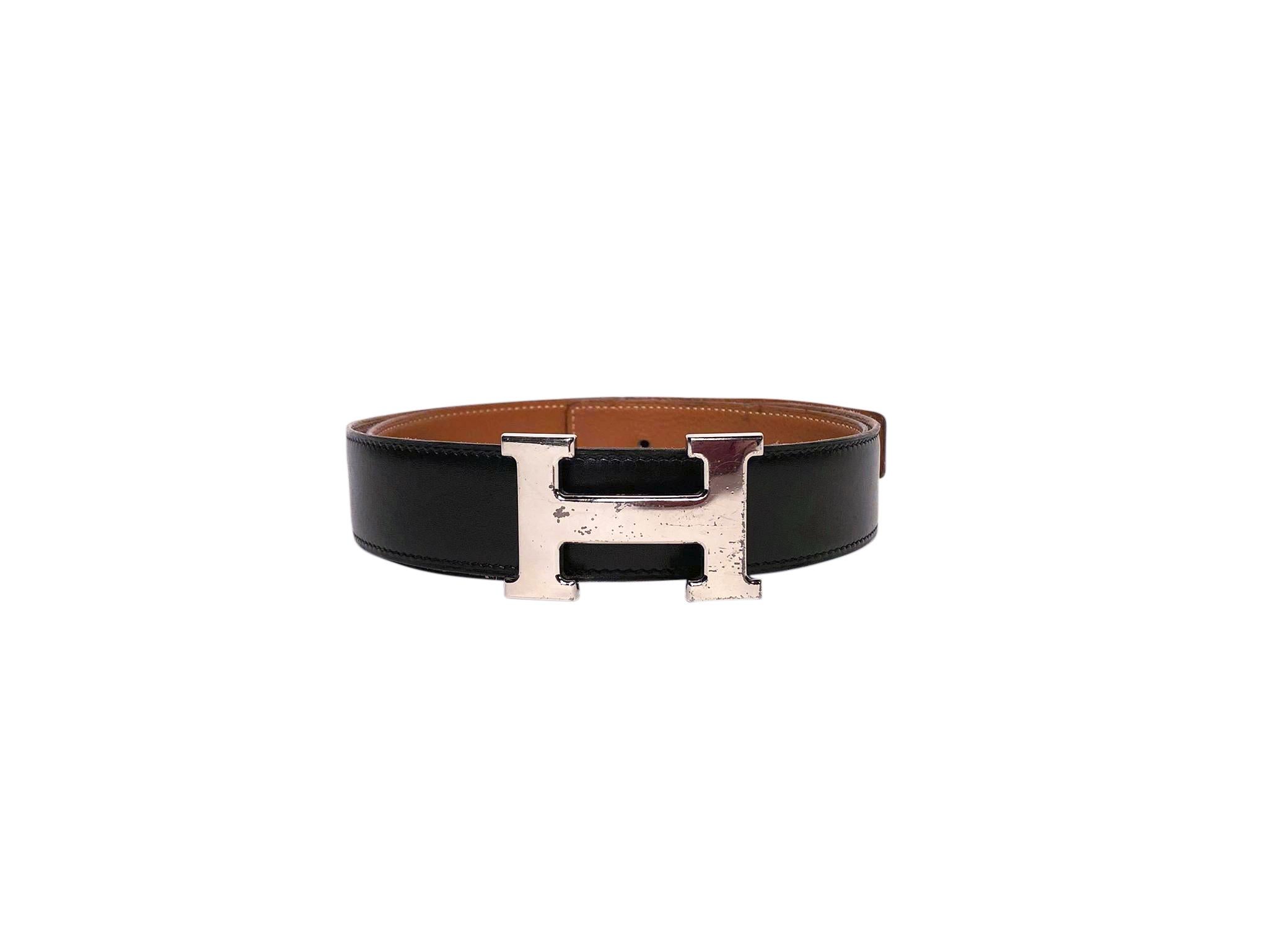 Pre-owned 2008 Hermès Constance silver toned belt buckle and reversable tan and black strap.
90
