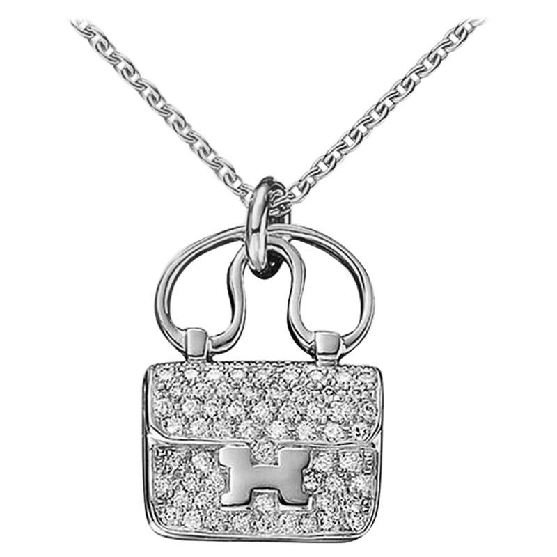 Hermès, collier pendentif Constance Charm en or blanc et diamants en vente