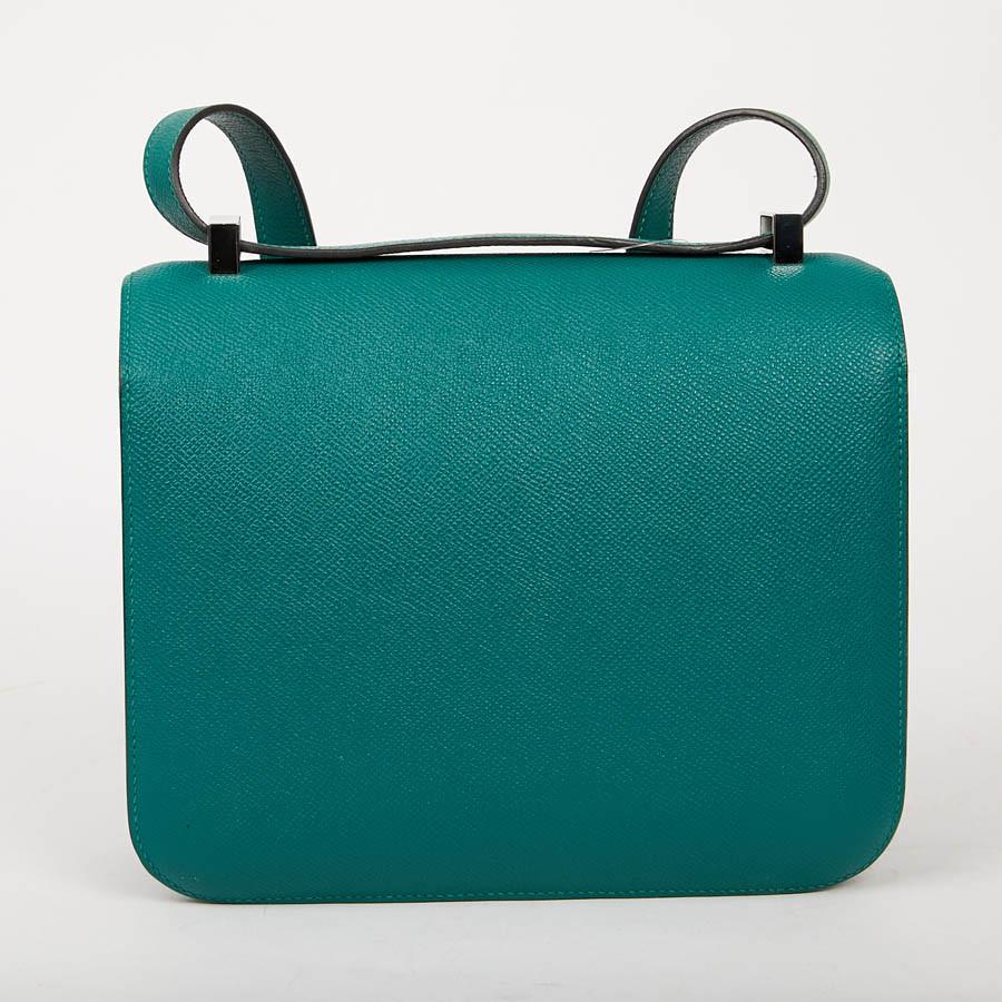 HERMES Constance Elan Bag in Malachite Green Epsom Leather In Good Condition In Paris, FR