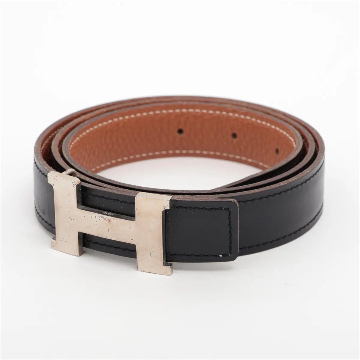 The Hermès Constance H Belt in Black is a timeless and sophisticated accessory that embodies the brand’s iconic elegance. Crafted from premium leather with meticulous attention to detail, the reversible belt offers both versatility and style,
