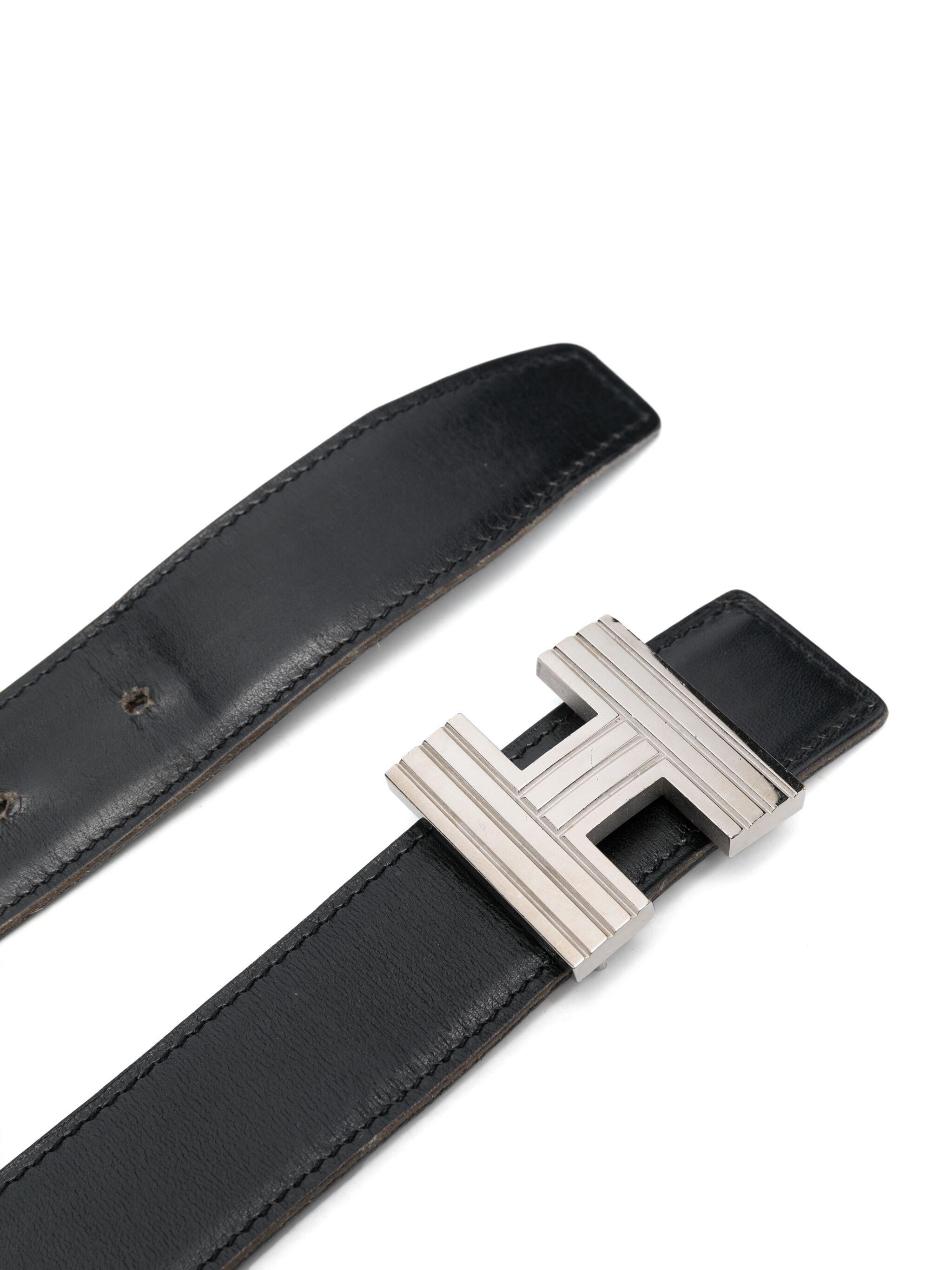 Gorgeous Constance H reversible belt featuring a black leather belt side and a coffee brown leather side so leather belt is reversible,  a signature palladium Constance H buckle ( with Hermes pitted on), pre-drilled holes and an inside gold tone