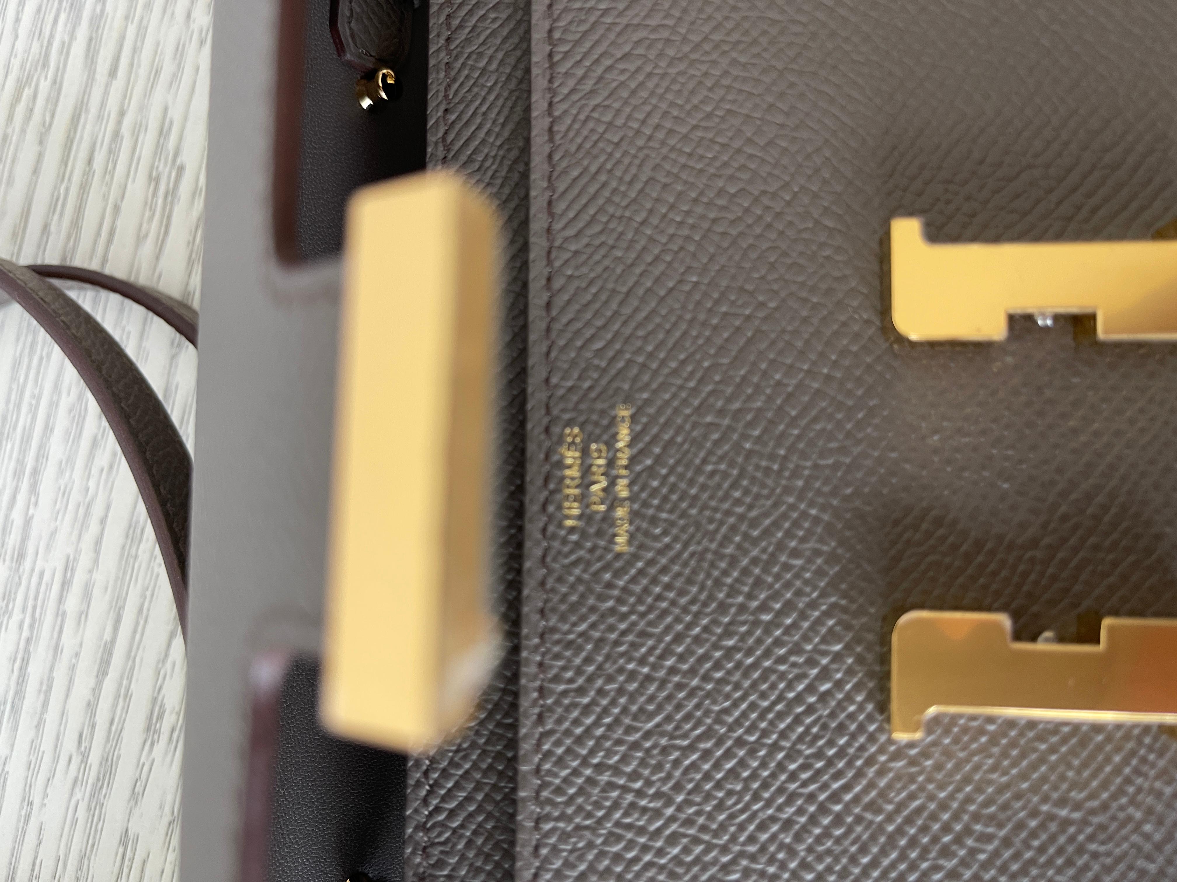 Hermes Constance Long to Go Etain Epsom Wallet Crossbody In New Condition In West Chester, PA