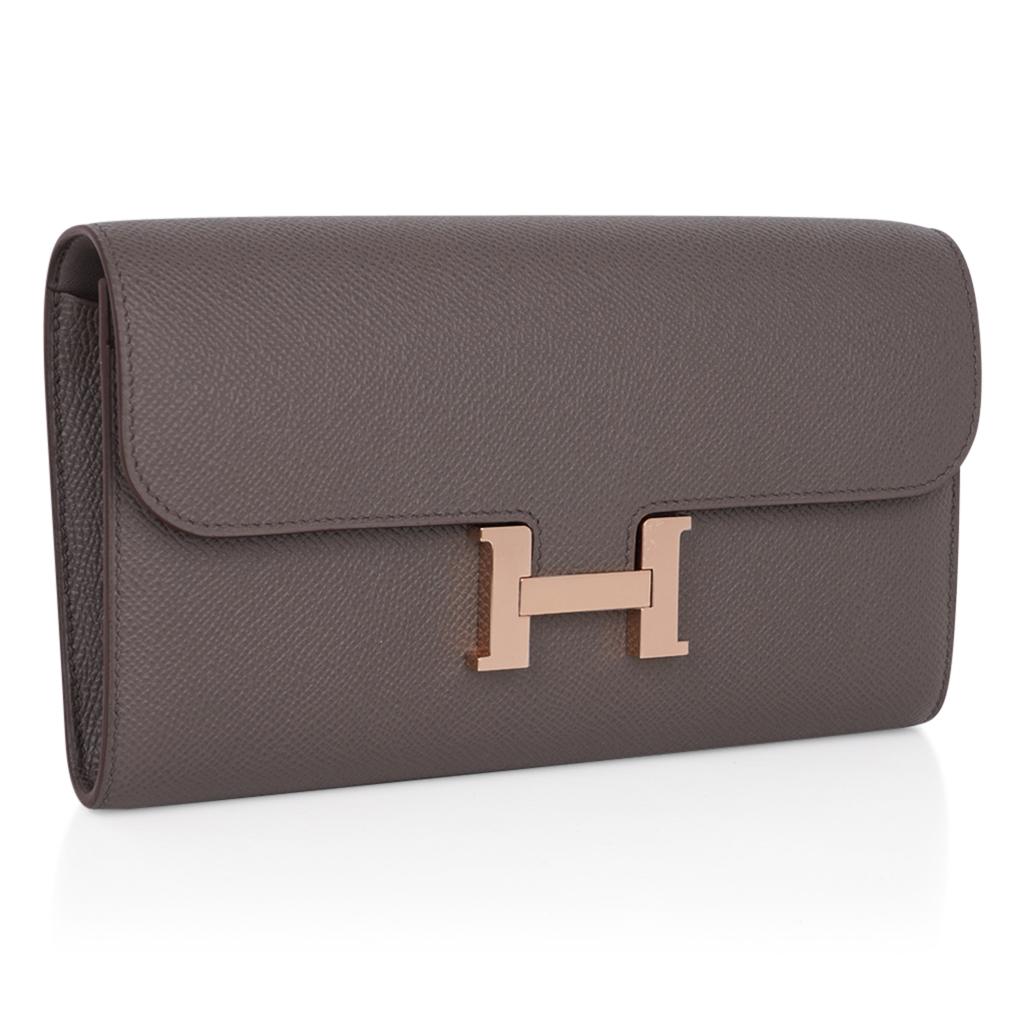 Guaranteed authentic Hermes Constance Long To Go Wallet featured in neutral Etain gray.
Accentuated with Rose Gold hardware.
Detachable crossbody / shoulder strap converts this gorgeous Constance Long To Go Wallet to a clutch.
The consummate Wallet