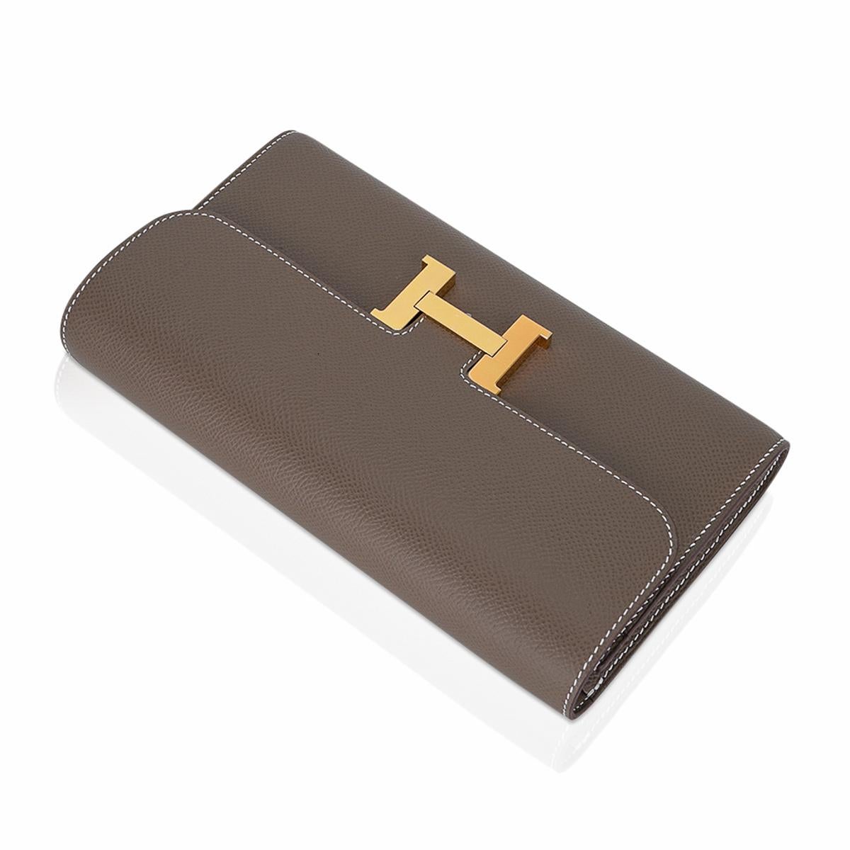 Constance Long To Go Brieftasche aus Etoupe mit Goldbeschlägen von Hermès im Angebot 3