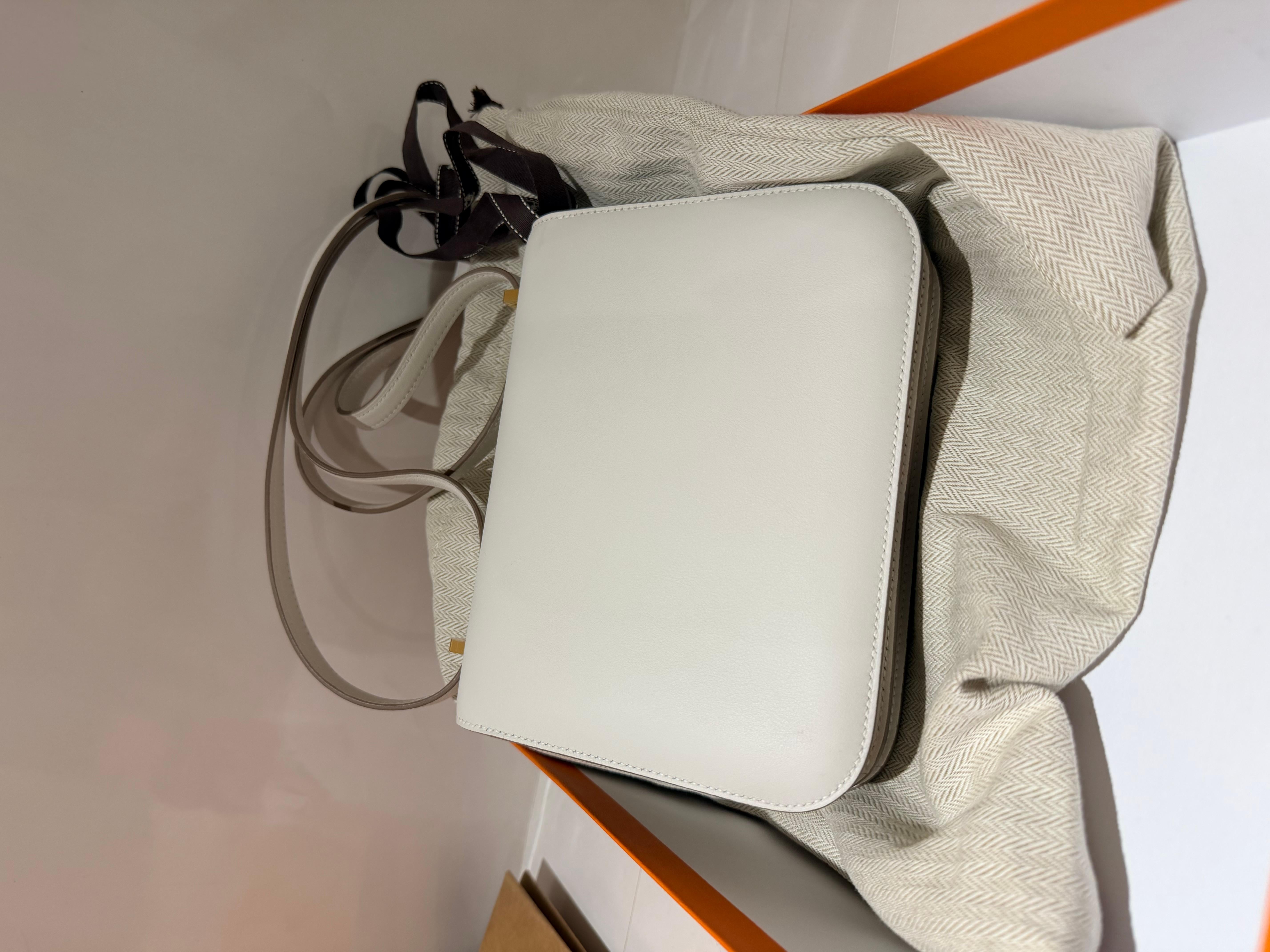 Hermès Constance mini 18 Craie rose gold hardware bag In condizioni Nuovo in vendita a London, England