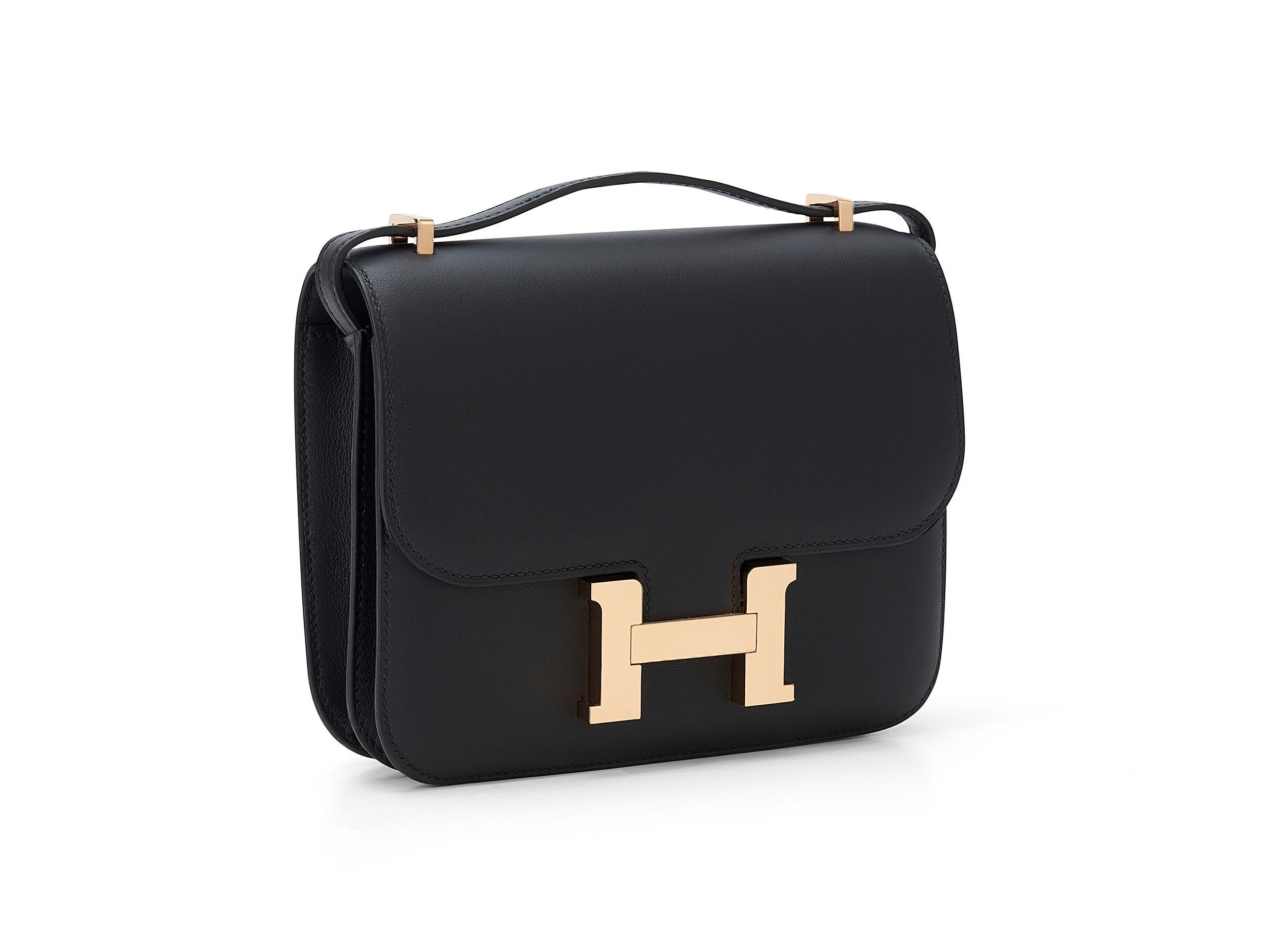Hermès Constance Mini 18 in noir and swift leather with roségold hardware. The bag is unworn and comes as full set with the original receipt.
Stamp Z (2021) 

