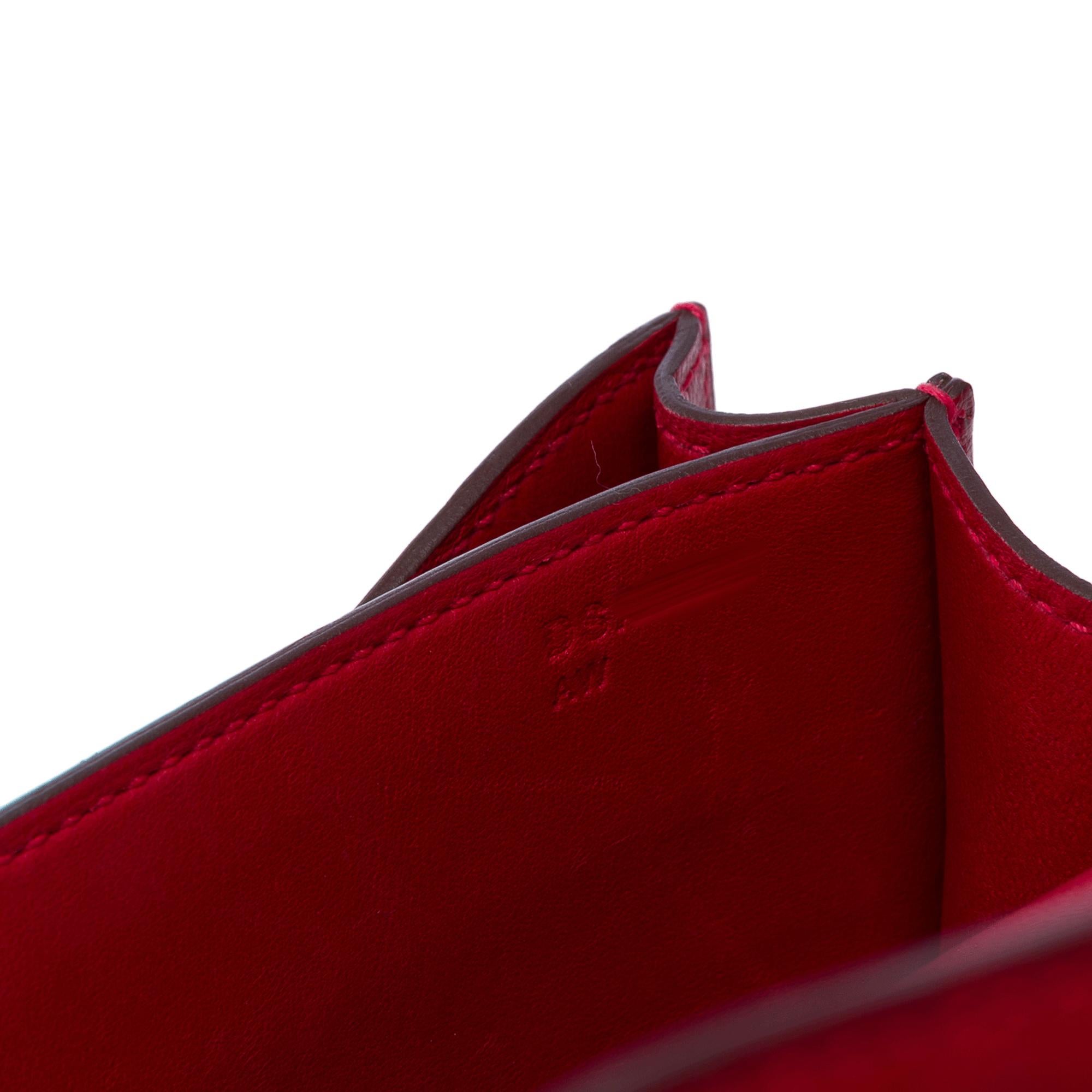 Hermès Constance Mini 18 shoulder bag in Rouge Vif ostrich leather, GHW For Sale 3