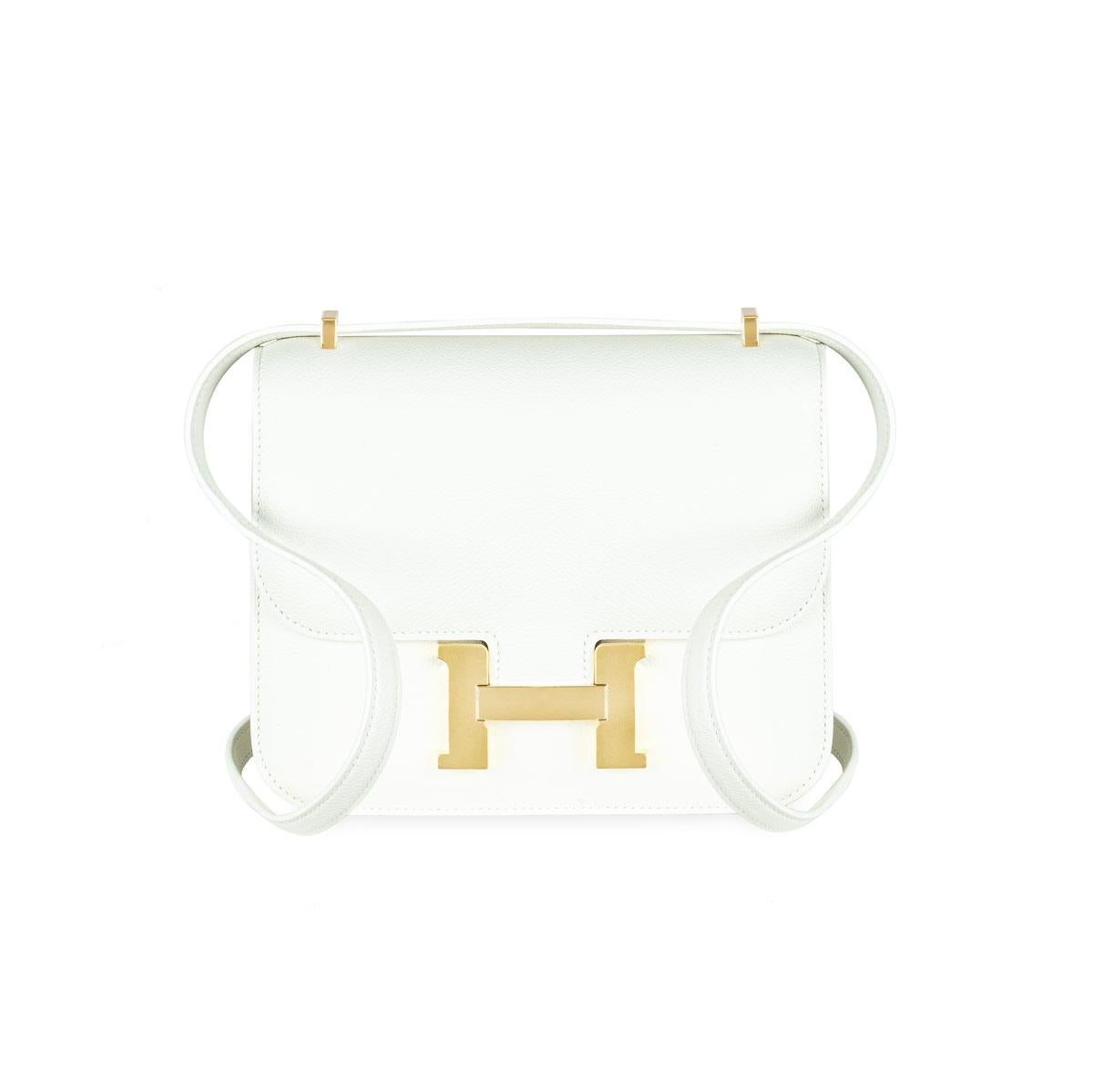A lovely Hermès Constance 18cm handbag. The exterior of this Mini Constance is crafted in Craie Ivory Epsom leather with tonal stitching, gold-tone hardware 