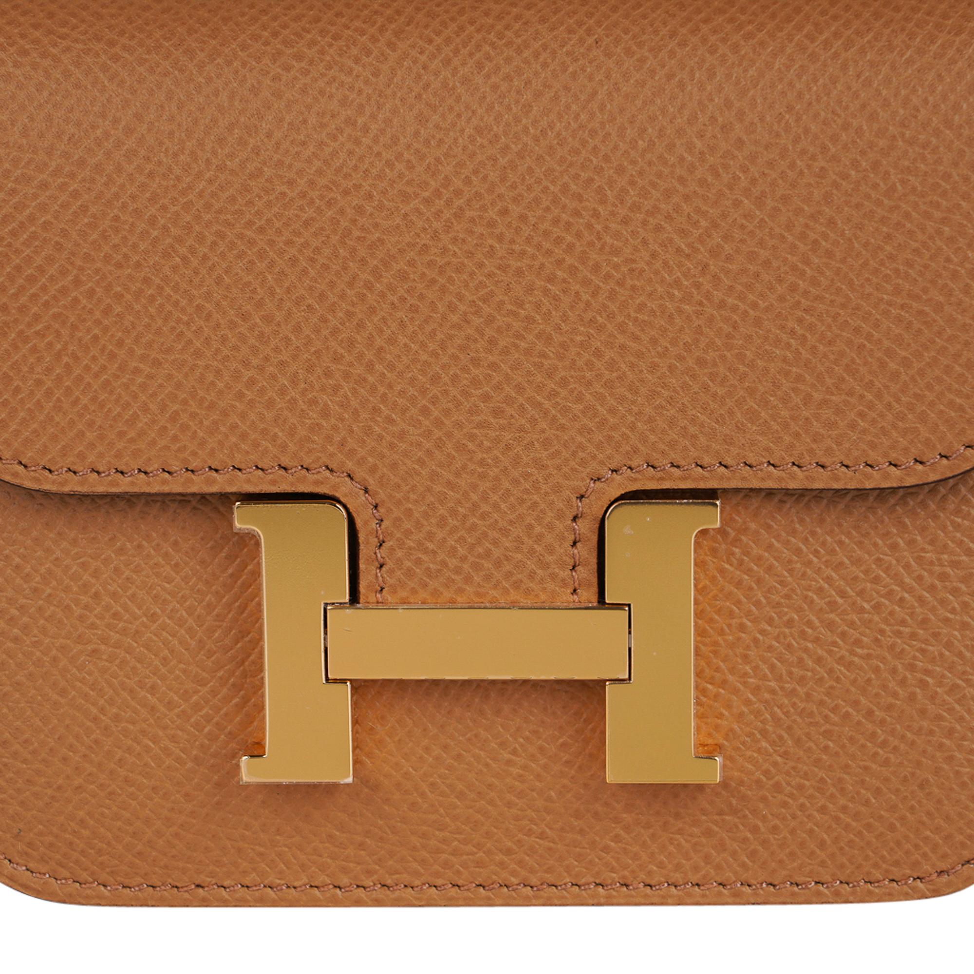 Mightychic offers a guaranteed authentic Hermes Constance Slim Wallet Belt bag featured in warm Biscuit.
This Hermes wallet is stunning with coveted Gold hardware in epsom leather.
Includes removable zipped change purse and 2 credit card slots.
Rear