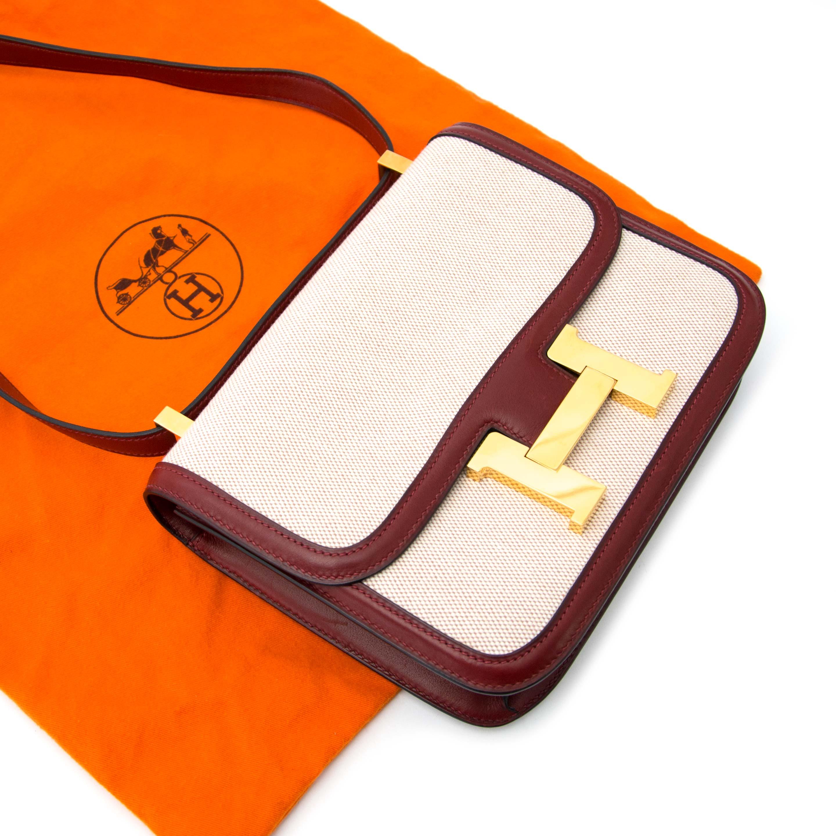 Very good condition

Hermès Constance Toile Bordeaux GHW

The Constance by Hermès is one of the house's most iconic designs. The understated chicness of this compact box bag presents itself in the distinctive gold-toned H buckle, the impeccable