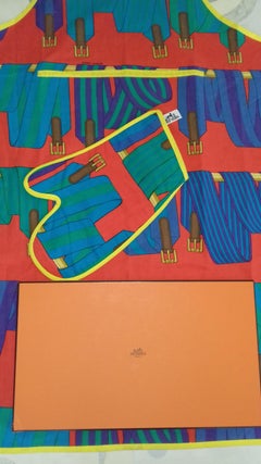 Hermès Cook's set of 2 pieces Les Sangles Pattern Apron and Oven Mitt In Box