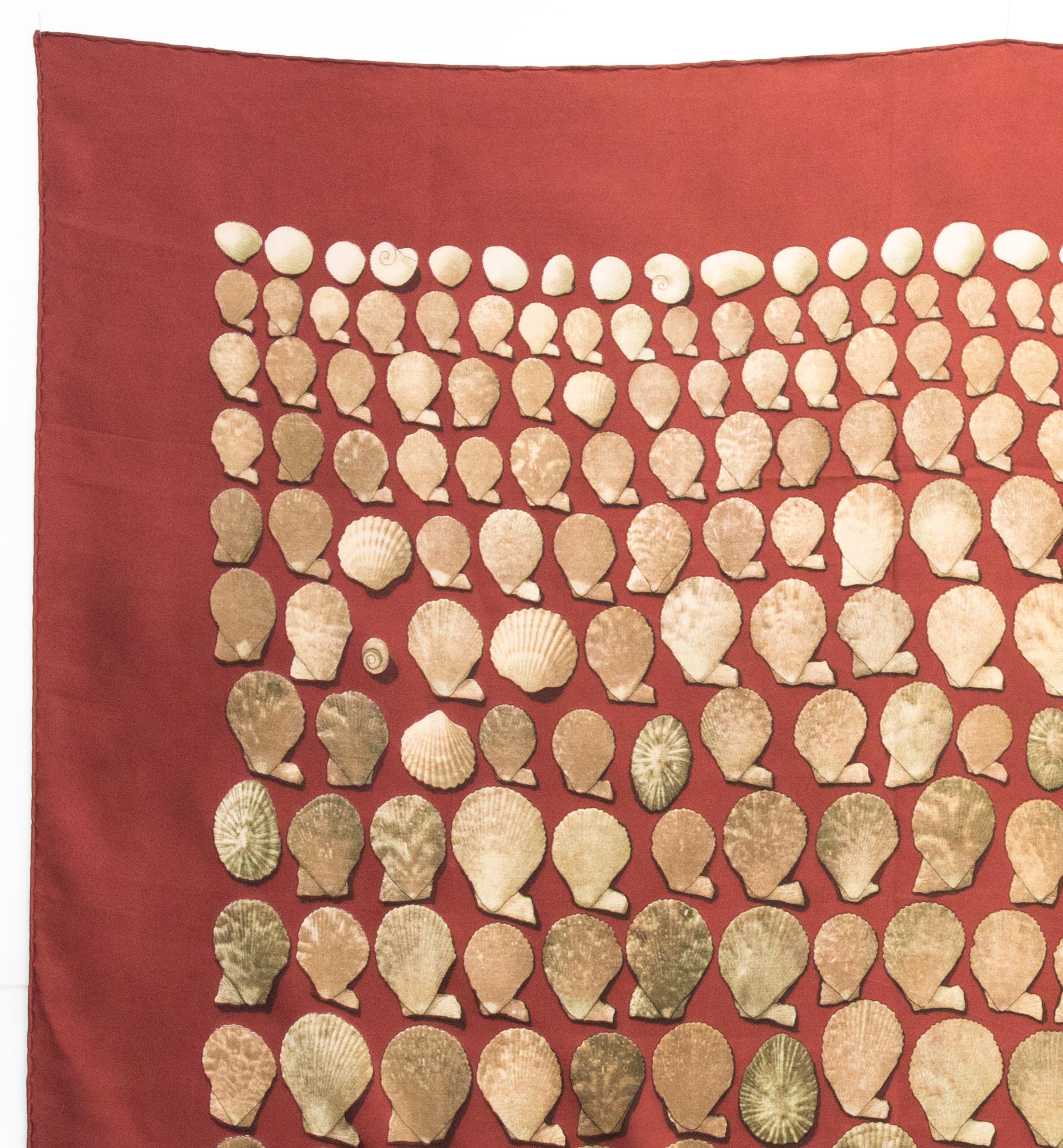 Pañuelo de seda Hermes Coquilles by Robert Delpire Marrón en venta