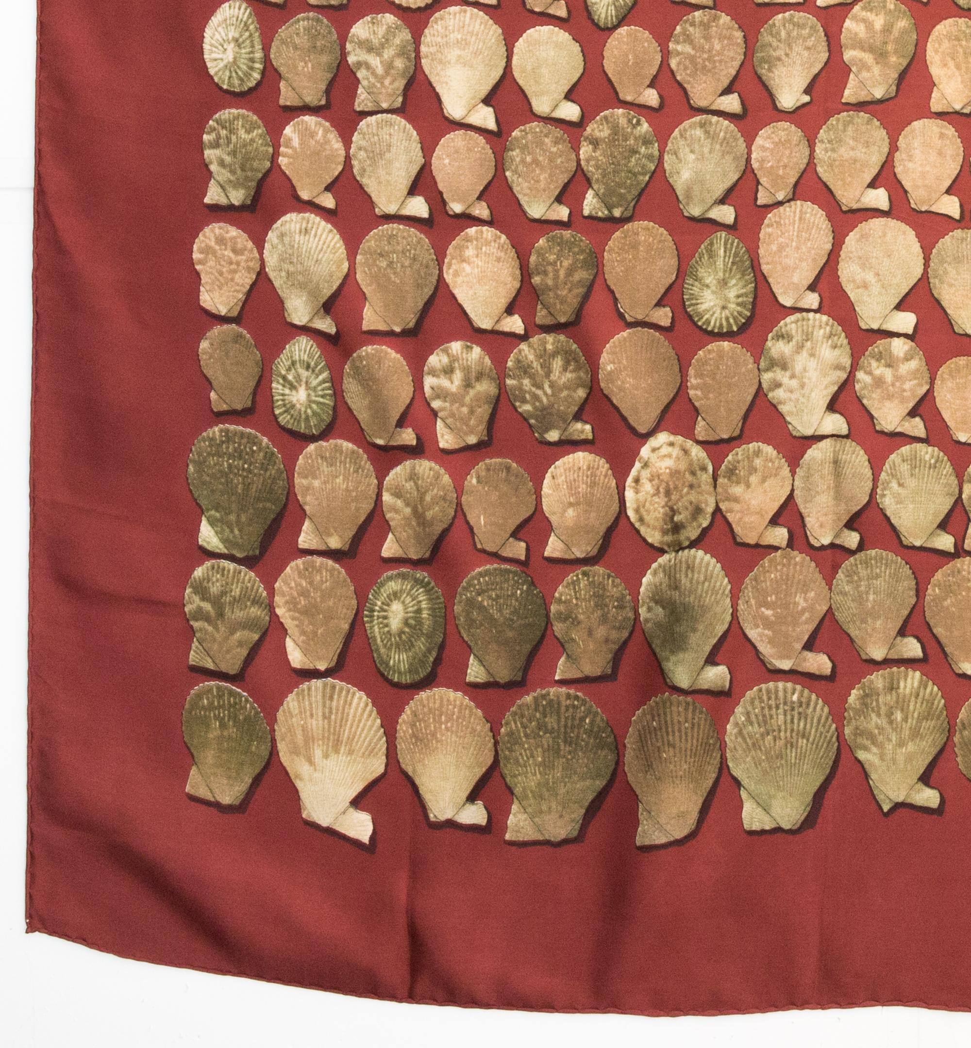 Pañuelo de seda Hermes Coquilles by Robert Delpire en venta 1