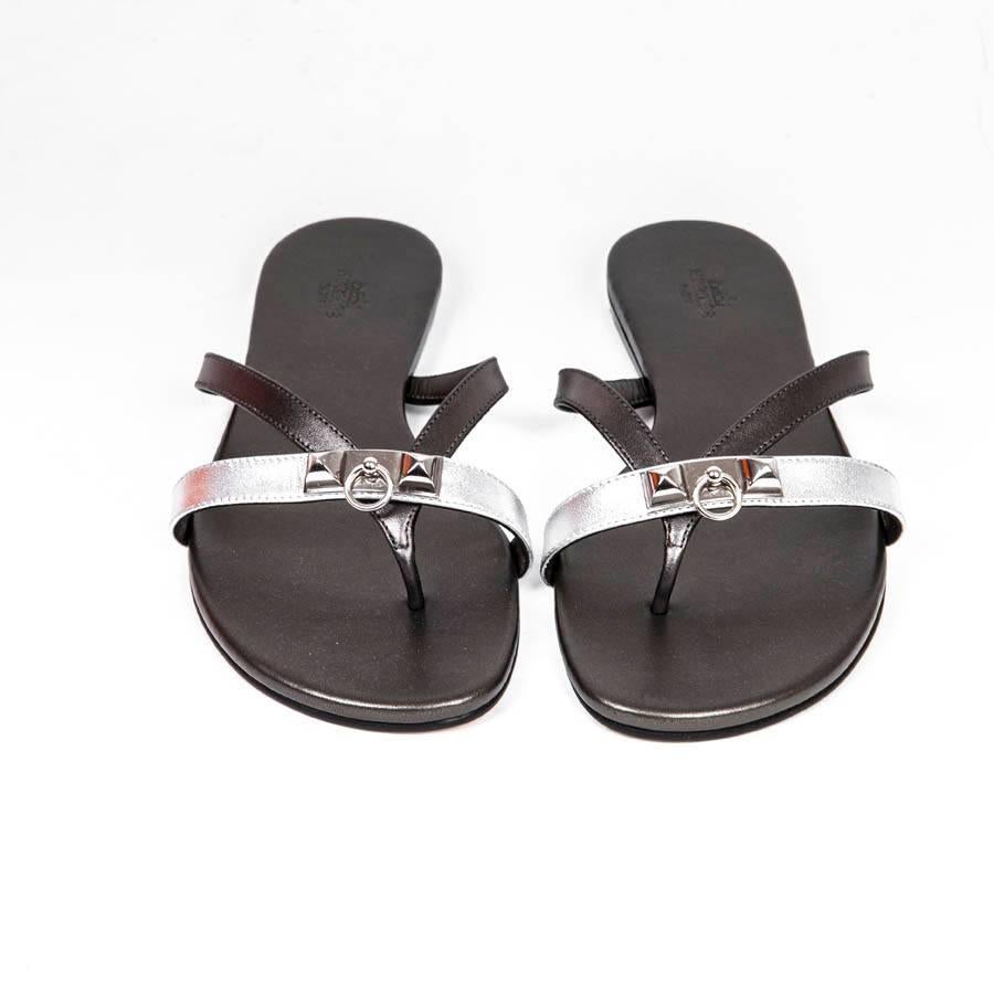 Hermes 'Corfu Nappa' sandals in metallic gunmetal and silver leather with a silver palladium Medor buckle.

New condition. Made in Spain. Size 38FR

Dimensions: length of the insole 25 cm, width of the sole at the front 8.5 cm.

Will be delivered in