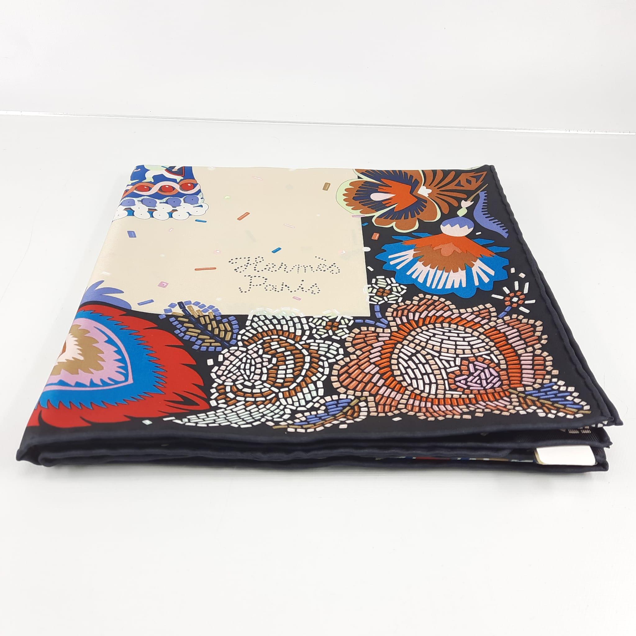 Scarf in silk twill with hand-rolled edges
This essential Hermès accessory complements any outfit. It can be worn many ways - around your neck, as a top, at the waist or as a headscarf!
The Hermès scarf is an infinite source of creativity and