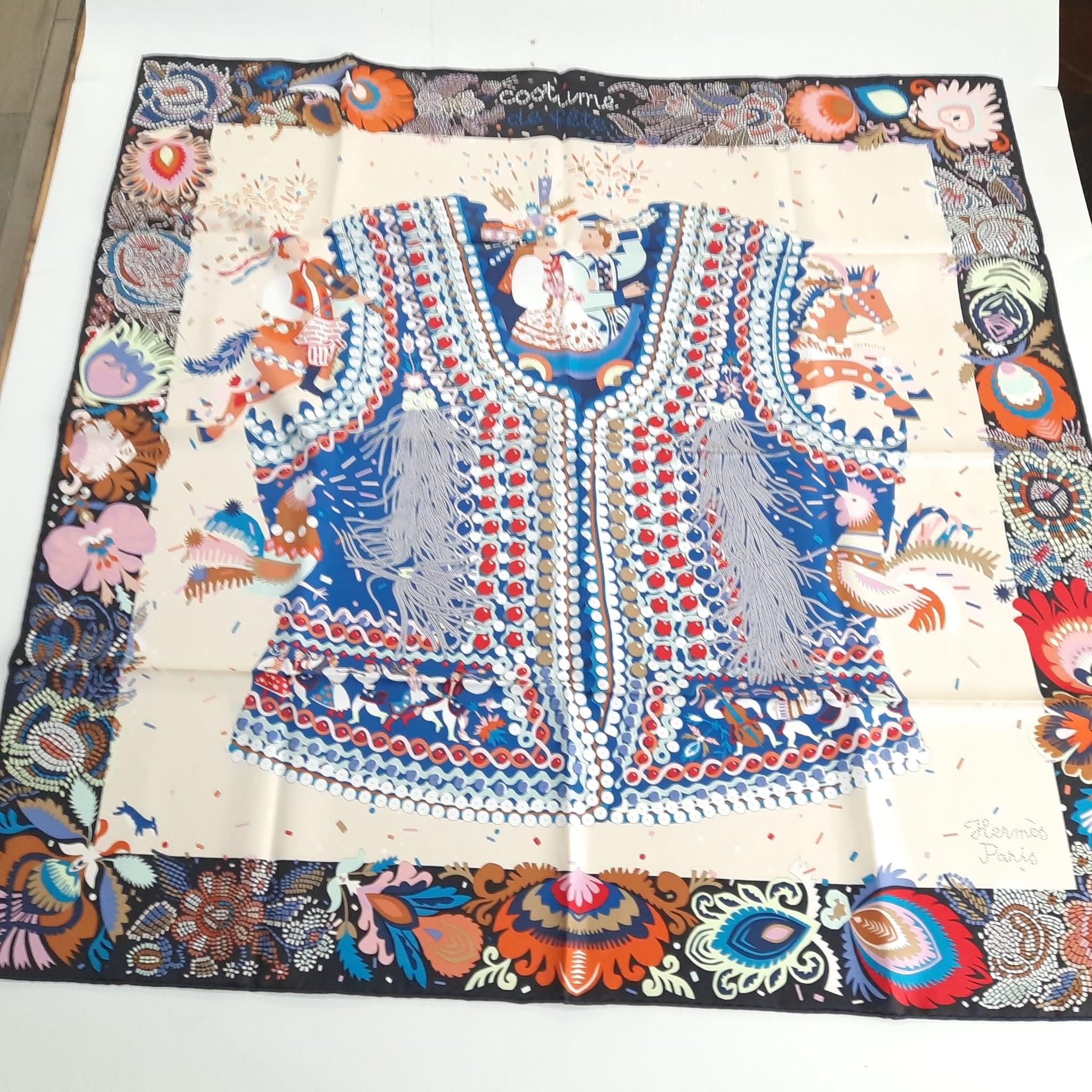 Hermes Noir / Crème / Bleu Costume de Fete scarf 90 In New Condition In Nicosia, CY