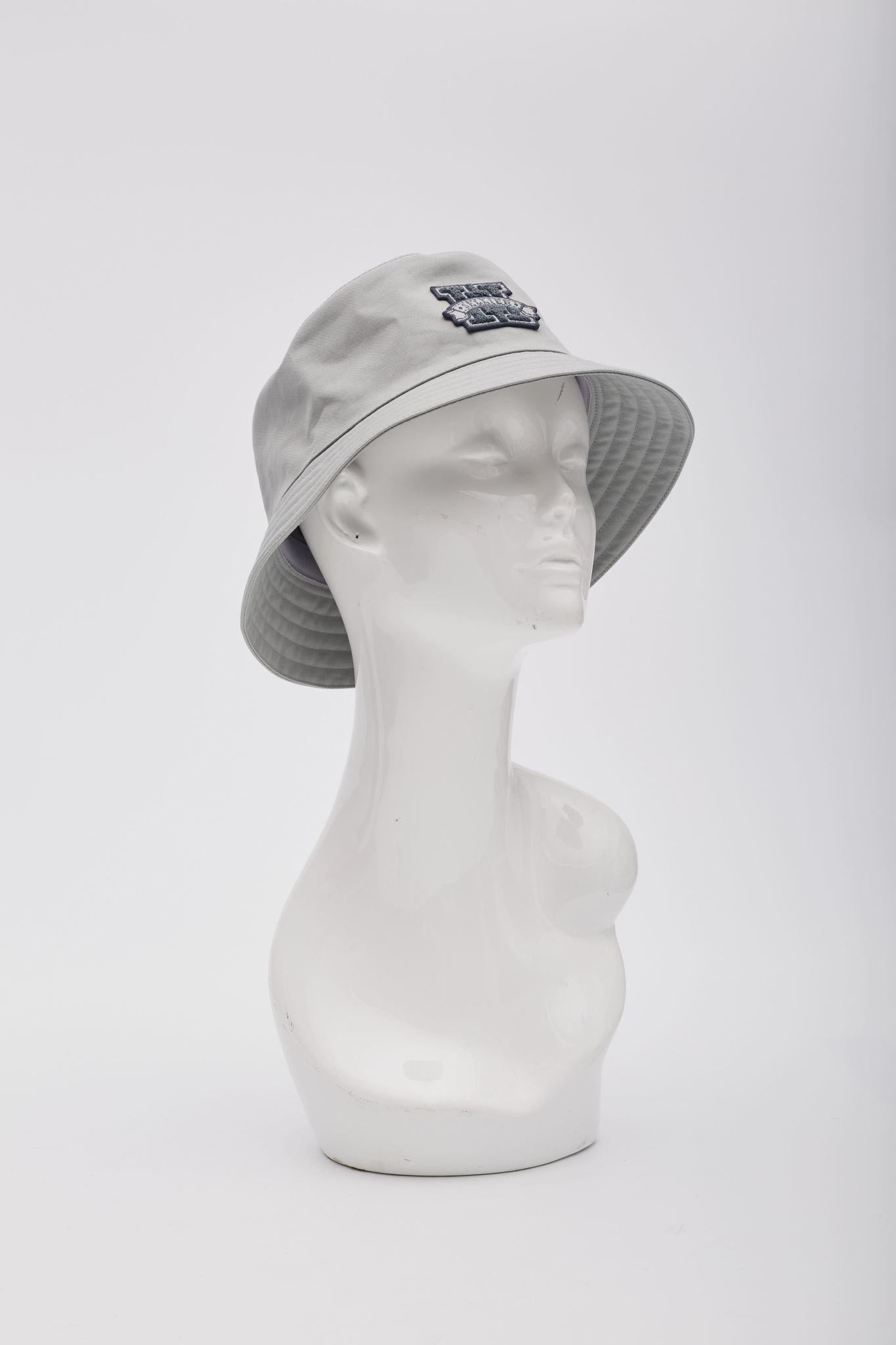 Color: Grey
Material: cotton
Comes with: Generic dust bag
Condition: New
Made in France
Retail

Size: 58 cm
H232031N G261