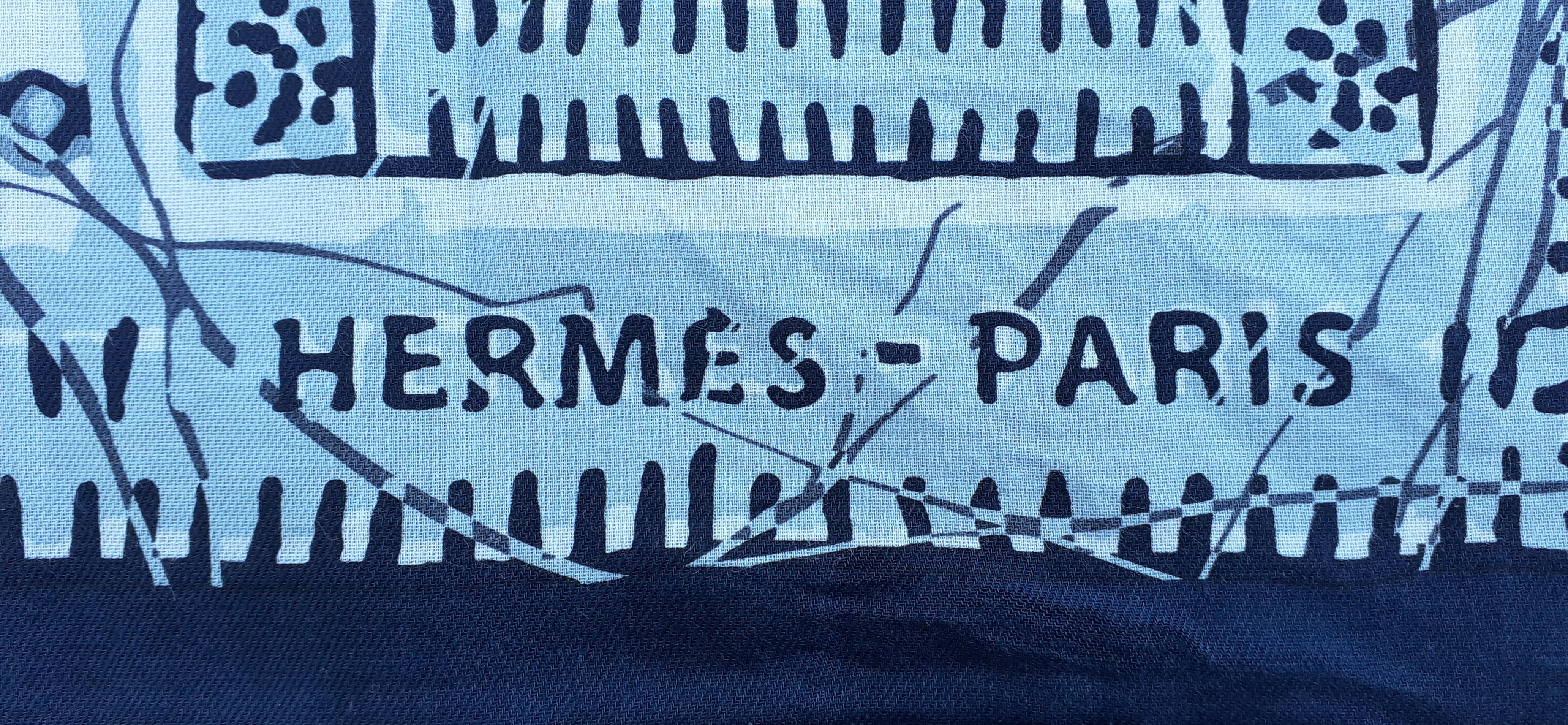 Hermès - Écharpe en coton Carré Le Boubou H  Motif cheval bleu-gris texan 65 cm  en vente 3