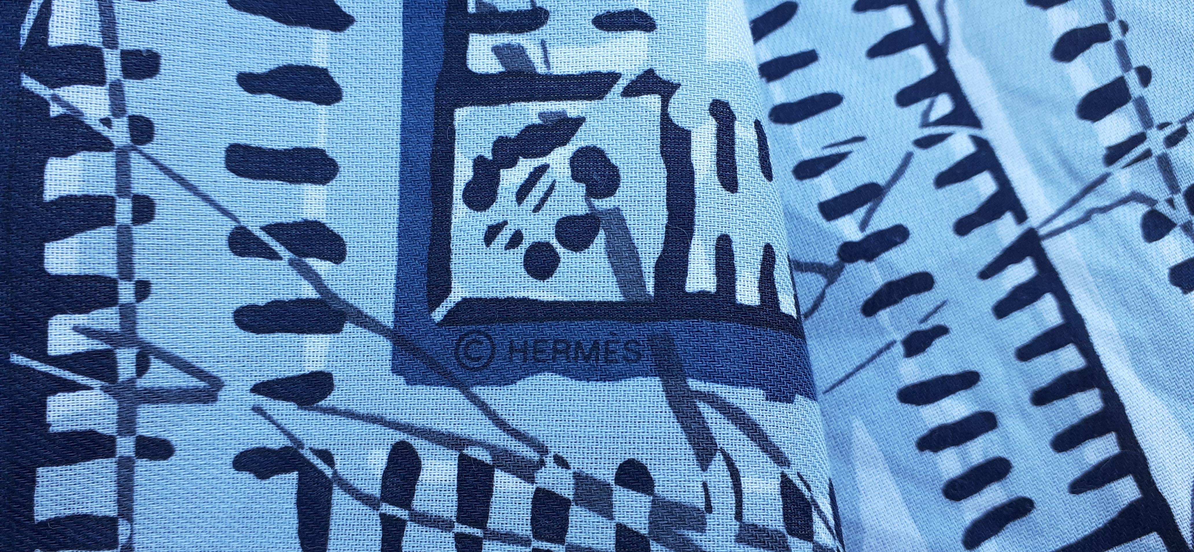 Hermès Cotton Scarf Carré Le Boubou H  Blue Grey Horse Pattern Texas 65 cm For Sale 2