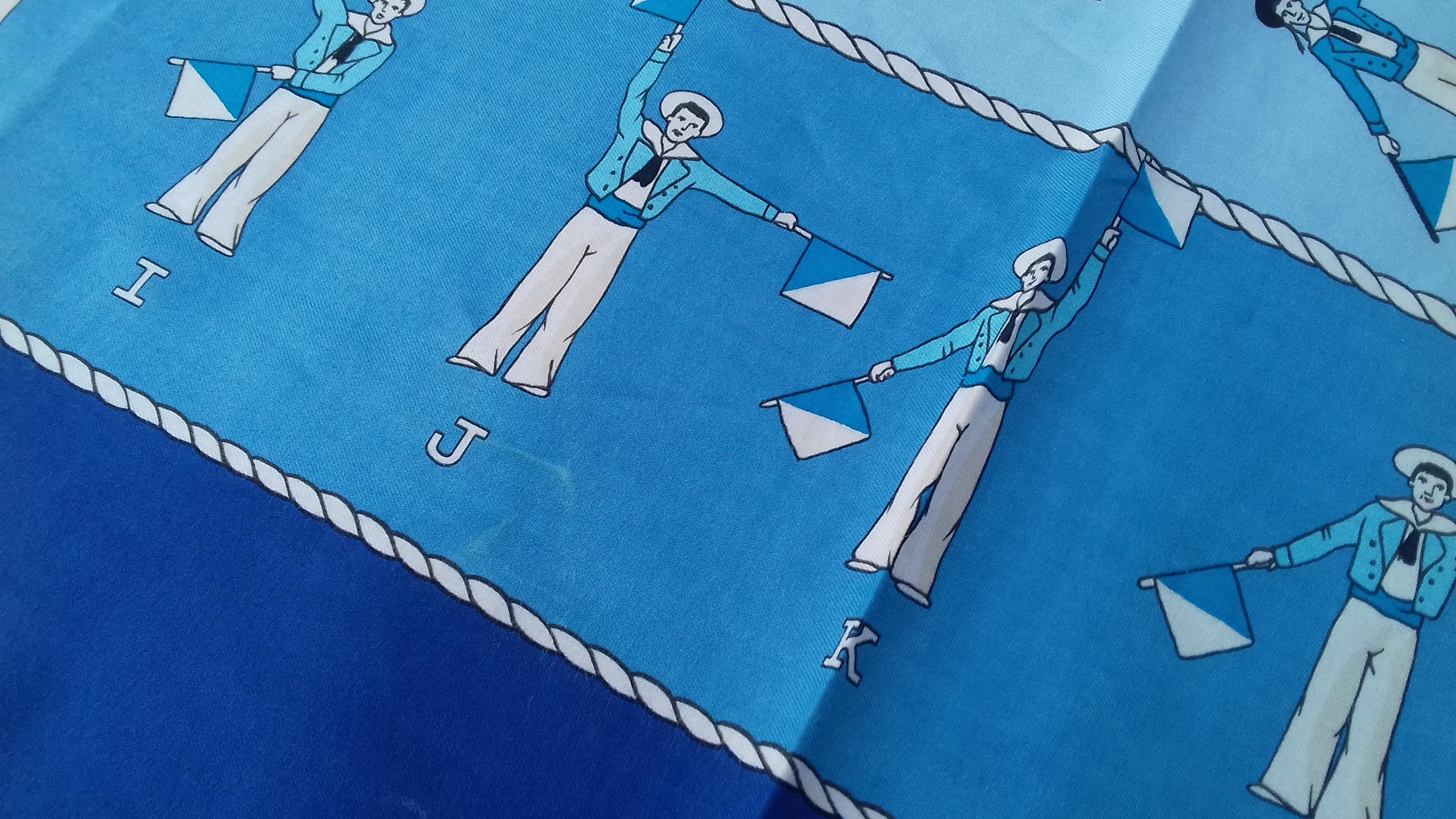 Hermès Cotton Scarf Sailor Flag Semaphore Alphabet Navy Theme Blue 26' In Good Condition In Corcoué Sur Logne, Loire-Atlantique