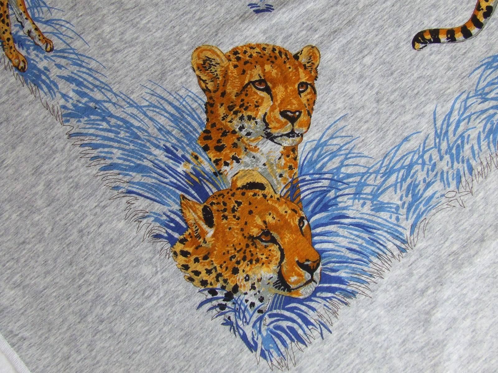 Hermès Cotton Scarf Shawl T-Shirt Guepards Cheetahs Grey 110 cm Rare 2