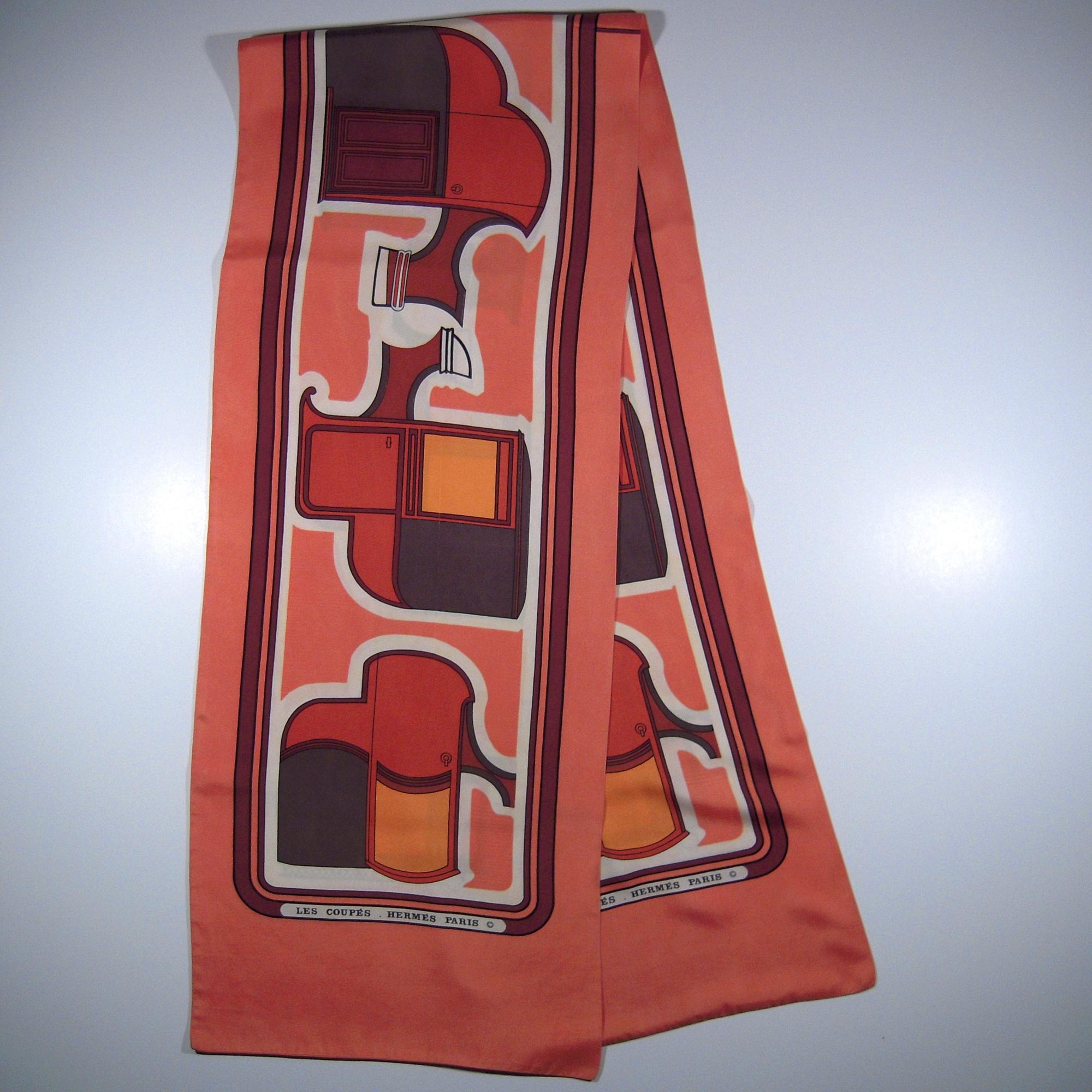 Scialle di seta doppio Coupés Salmon F de la Perriere 1970 - 1004250133

Artista : F de le Perriere
Dimensioni: 172 cm x 34 cm circa
Colore : Salmone
Tipo: 100% Twill di seta
Data : Circa 1970/ Questo modello
Ripubblicato:
Condizione : Eccellente