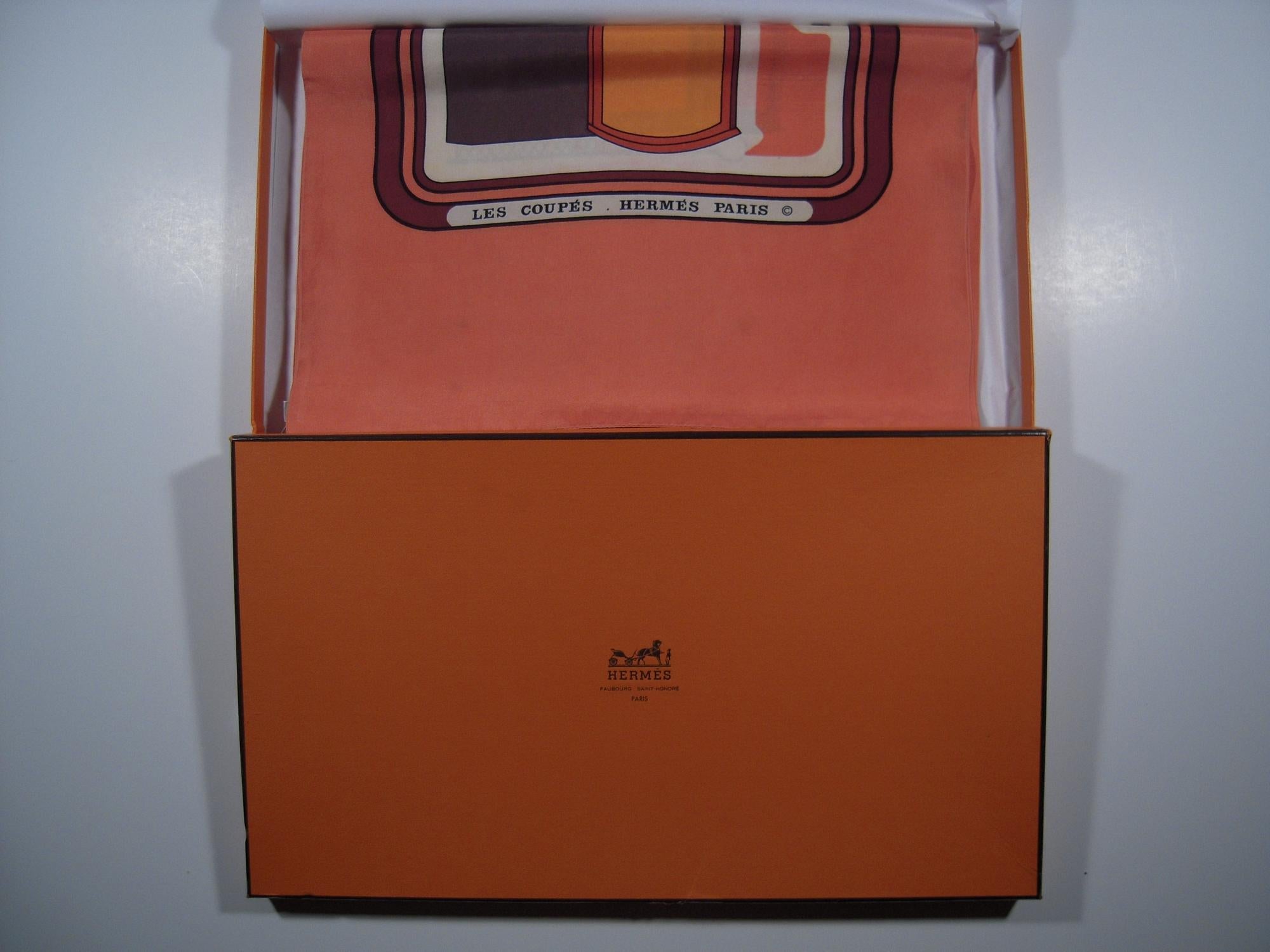 Donna Hermes Coupés Scialle di seta doppio 172x34cm Salmone 1970 RARO VINTAGE in vendita