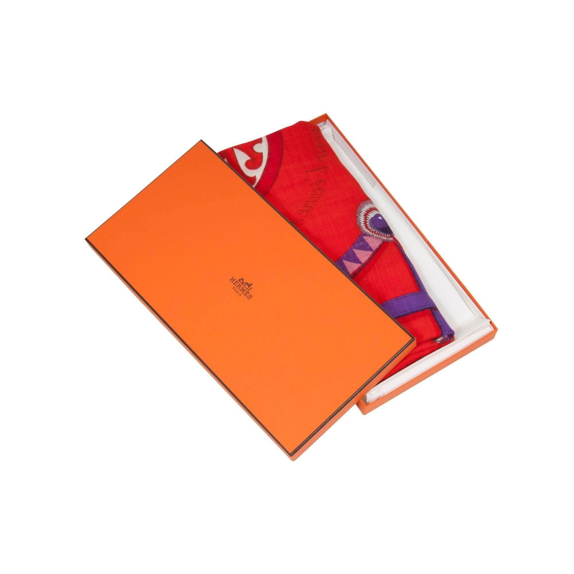 Hermes Couvertures Et Tenues De Jour GM Red Purple Cashmere Shawl Scarf In condizioni ottime in vendita a North Miami, FL