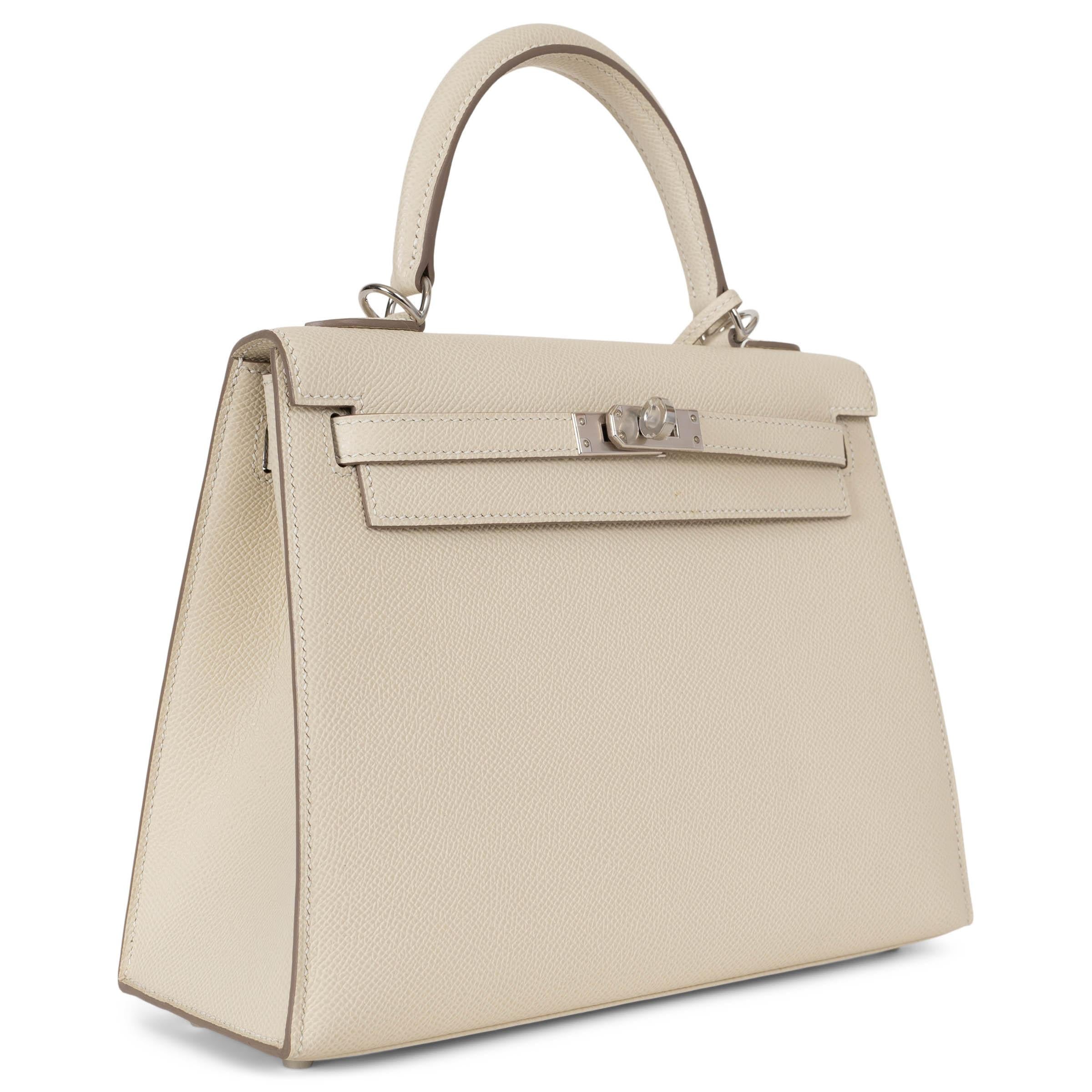 This 100% authentic Hermès Kelly 25 Sellier bag in Craie (chalk white) Veau Epsom leather epitomizes timeless elegance. Featuring sleek palladium hardware, this structured silhouette is crafted in the brand’s coveted Epsom leather, known for its