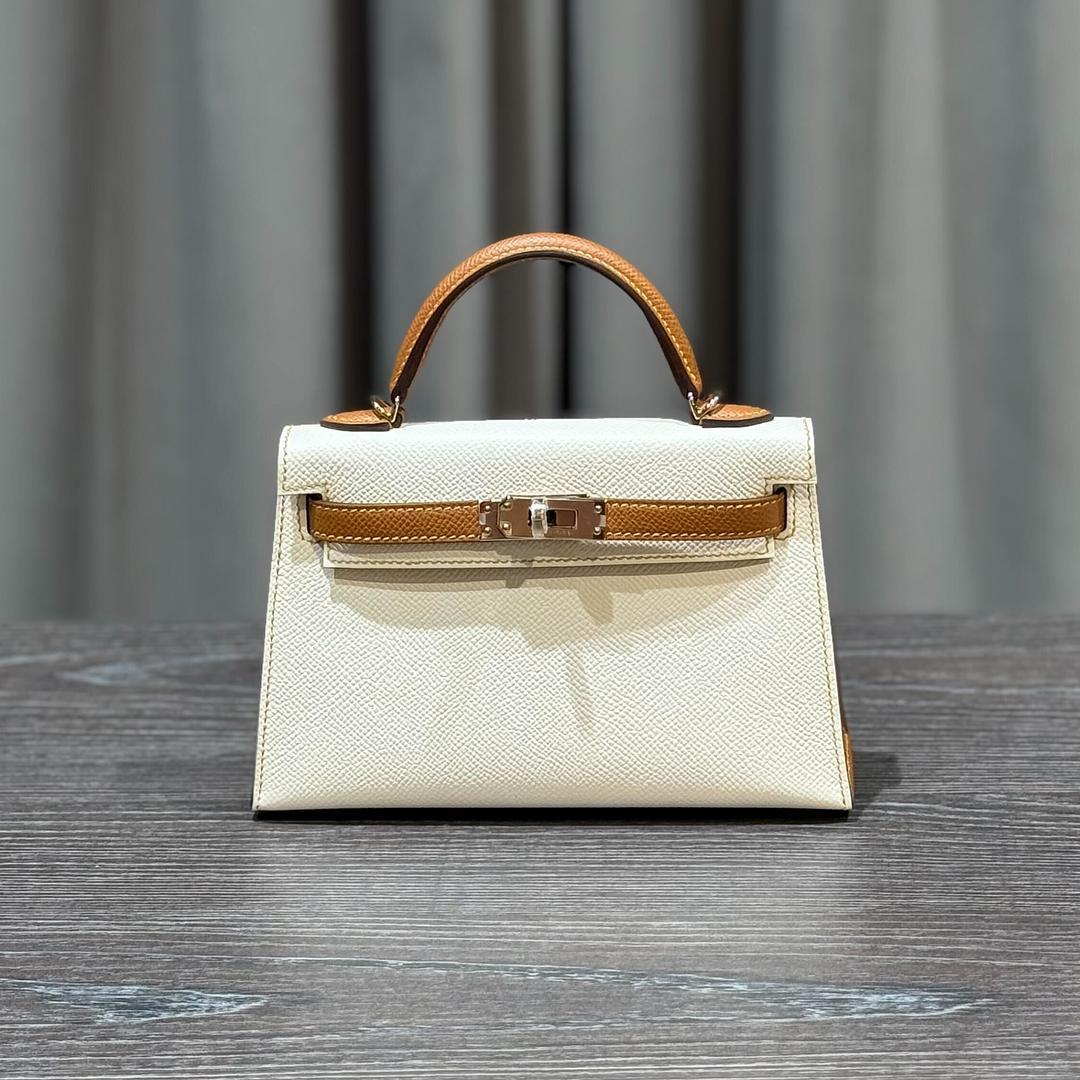 Hermès Craie Gold Mini Kelly 20 Special Order Gold Hardware In New Condition For Sale In New York, NY