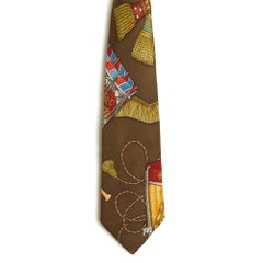 Hermès Cravate Twilly 1989 Tambours Sciarpa in Twill di Seta Marrone Chiaro Cravatta Nodo Hermès