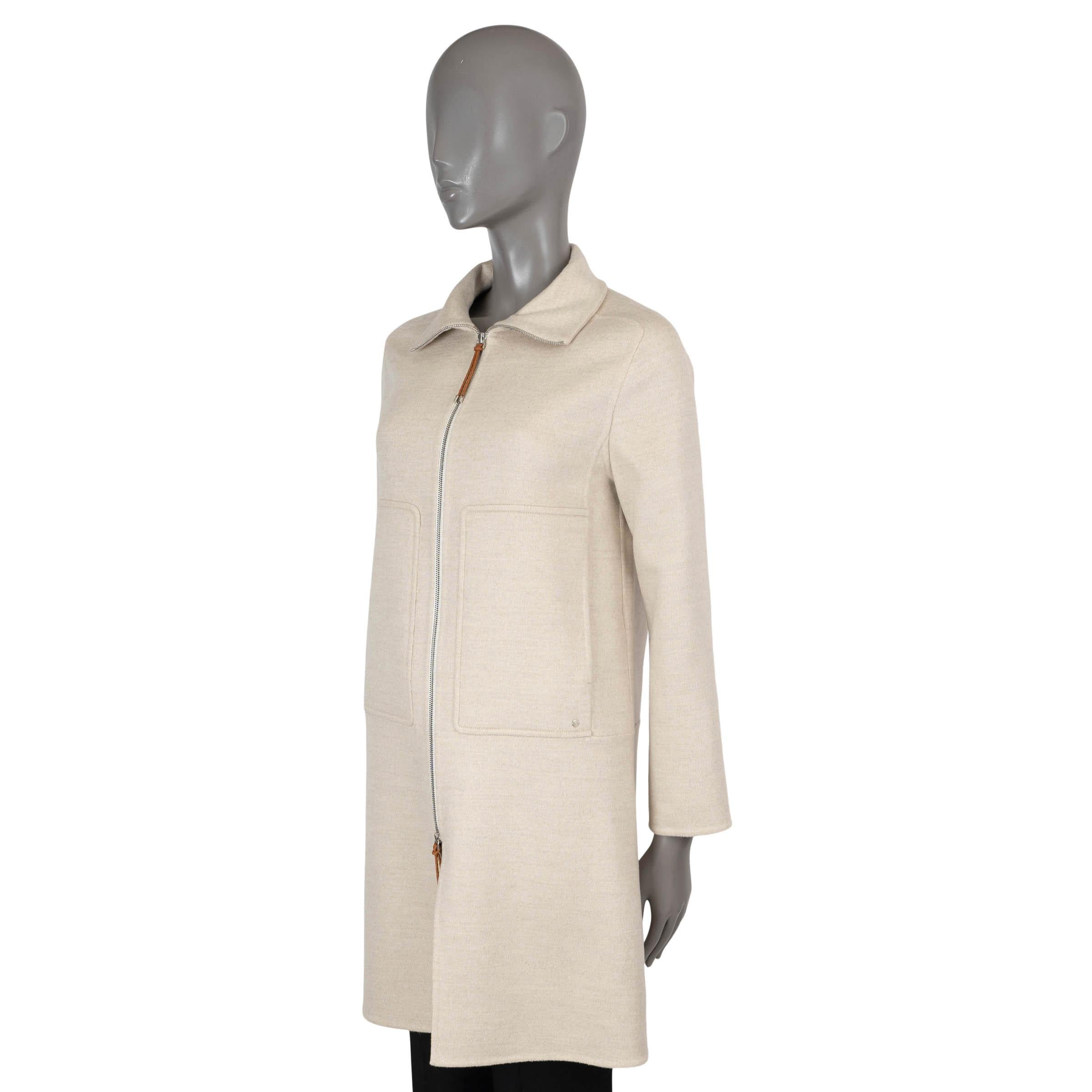 100% authentic Hermès knit coat in cream jersey cashmere (95%), polyamide (3%), elastane (1%) and wool (1%). Features a high neck and two patch pockets on the front. Closes with a two-way zipper on the front and is lined in brown knit. New.

2020