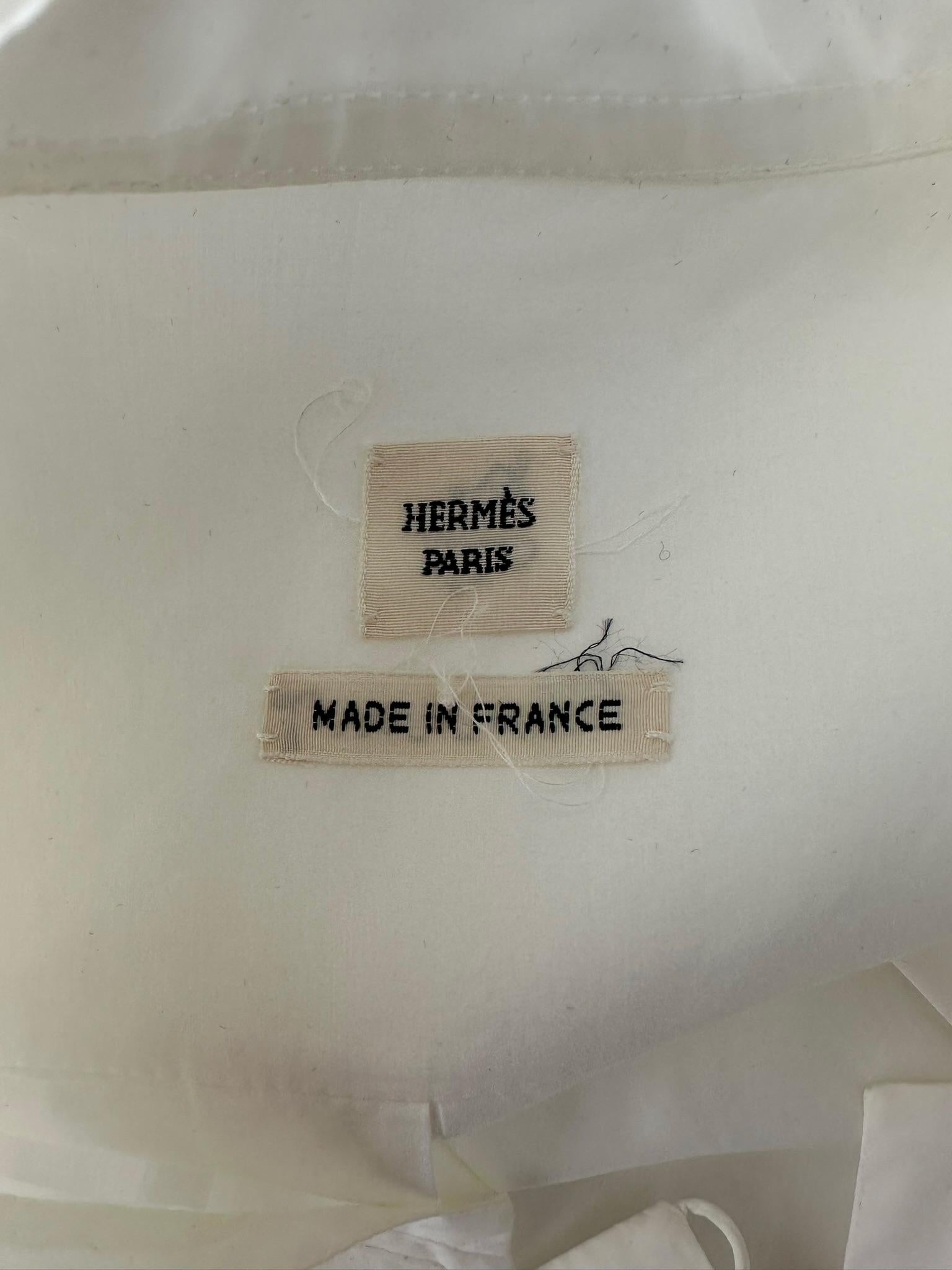 Hermes Crisp Sheer Weiß Baumwolle Kurze Ärmel Plissee-Schlappe Front Kleid 42 im Angebot 13