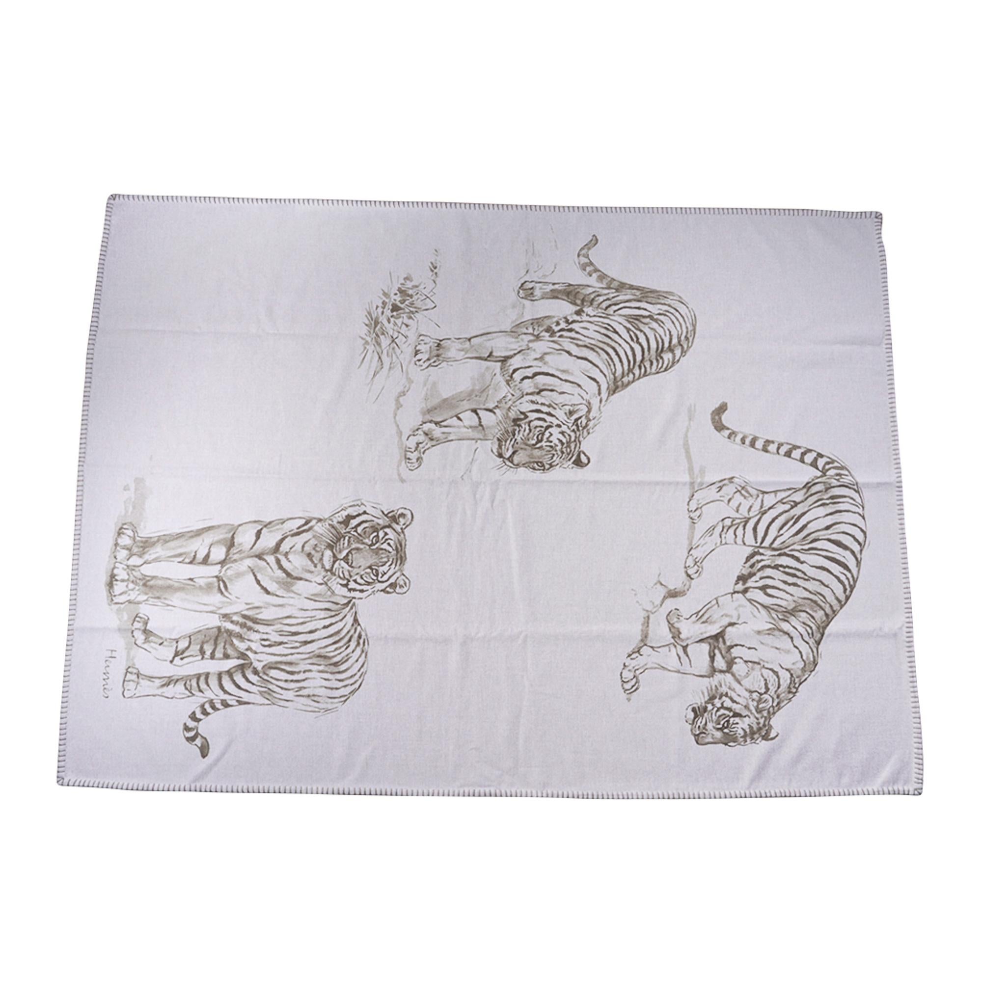 Hermes Croquis De Tigre Blanket Gris Cashmere New w/ Box In New Condition In Miami, FL