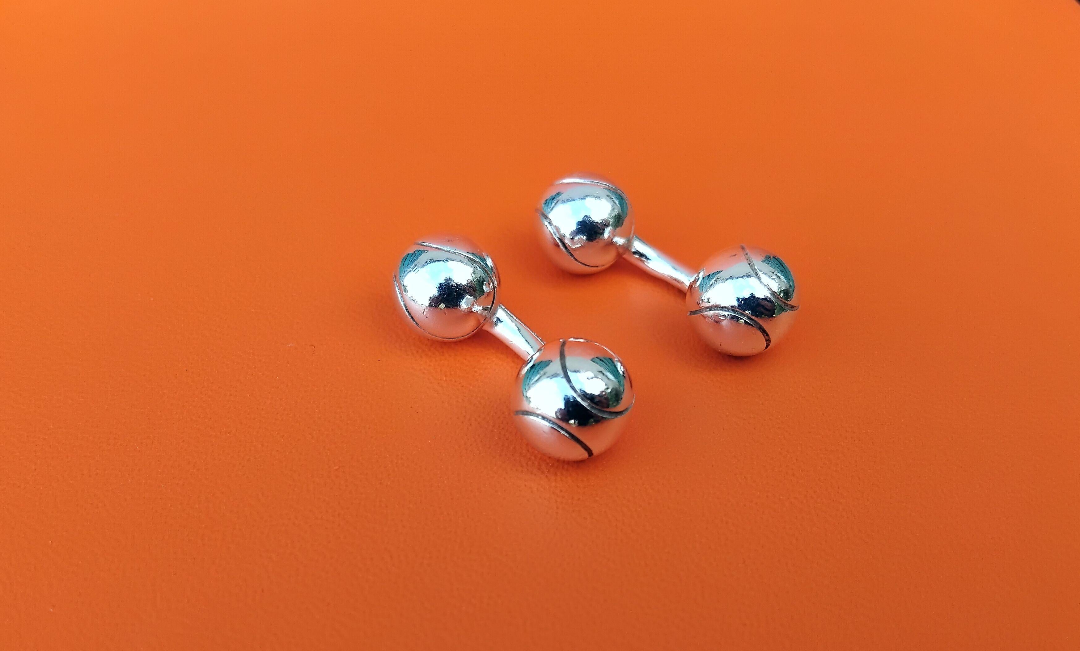 Rare Authentic Hermès Cufflinks

Tennis Balls Shaped

Made of Stering Silver

Colorway: silvery

