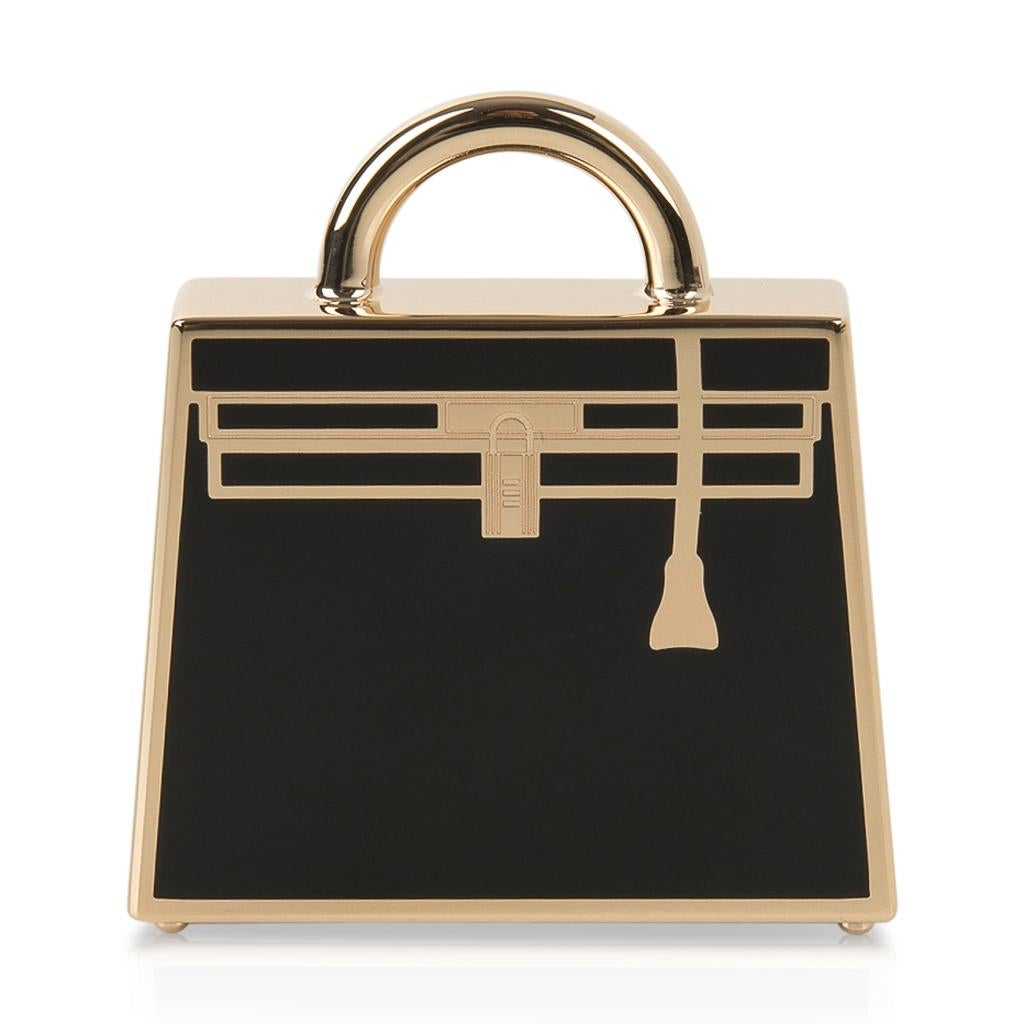 Guaranteed authentic Hermes Curiosite Kelly Laque charm featured in black with Permabrass.
Shaped like a Kelly Bag, the charm is beautifully detailed!
Designed as a necklace pendant, and can also be worn tied to an Hermes Twilly as a charm.
Stamped