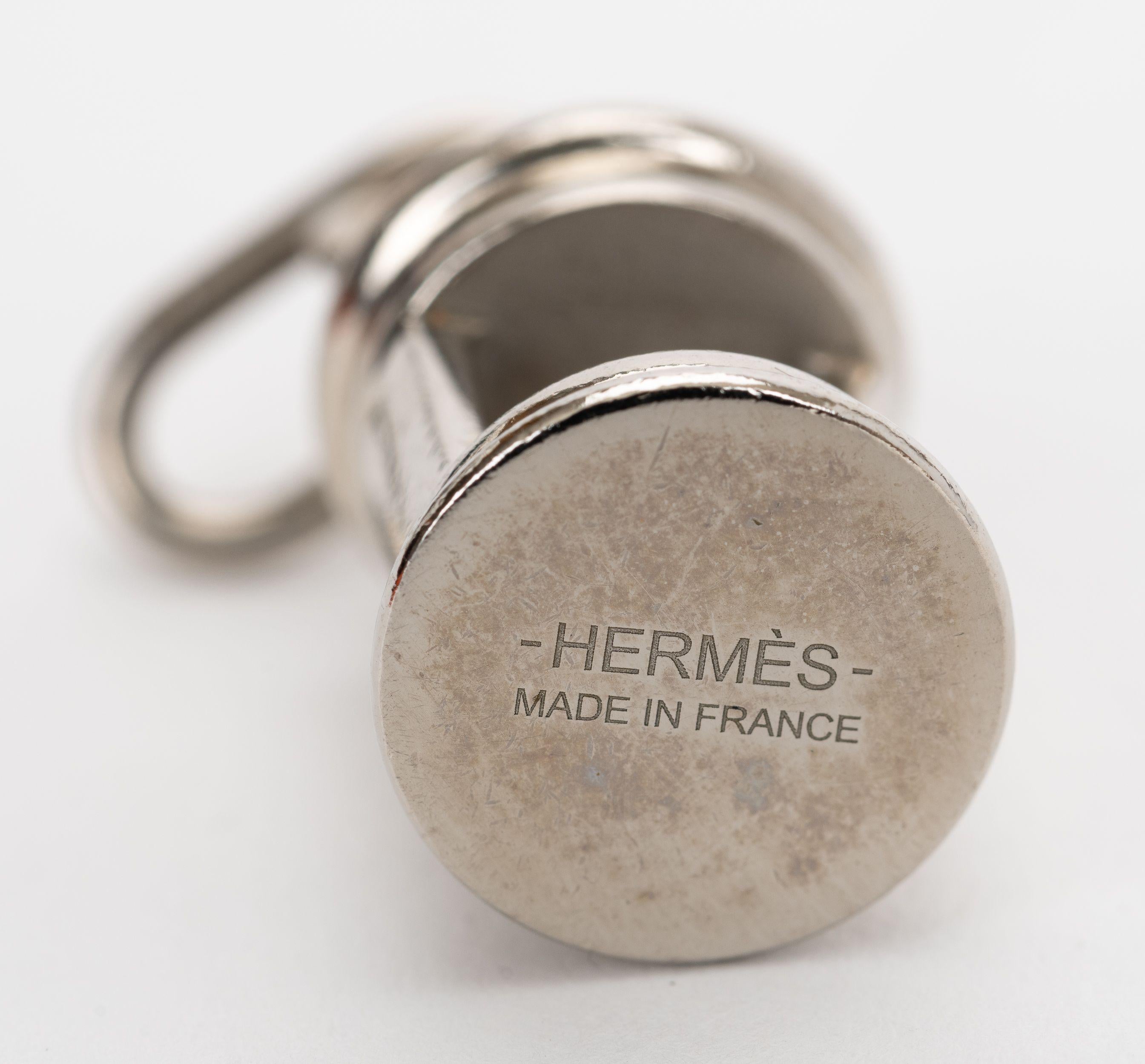 Hermès Curiosité Palladium Laterne Charme im Zustand „Gut“ im Angebot in West Hollywood, CA