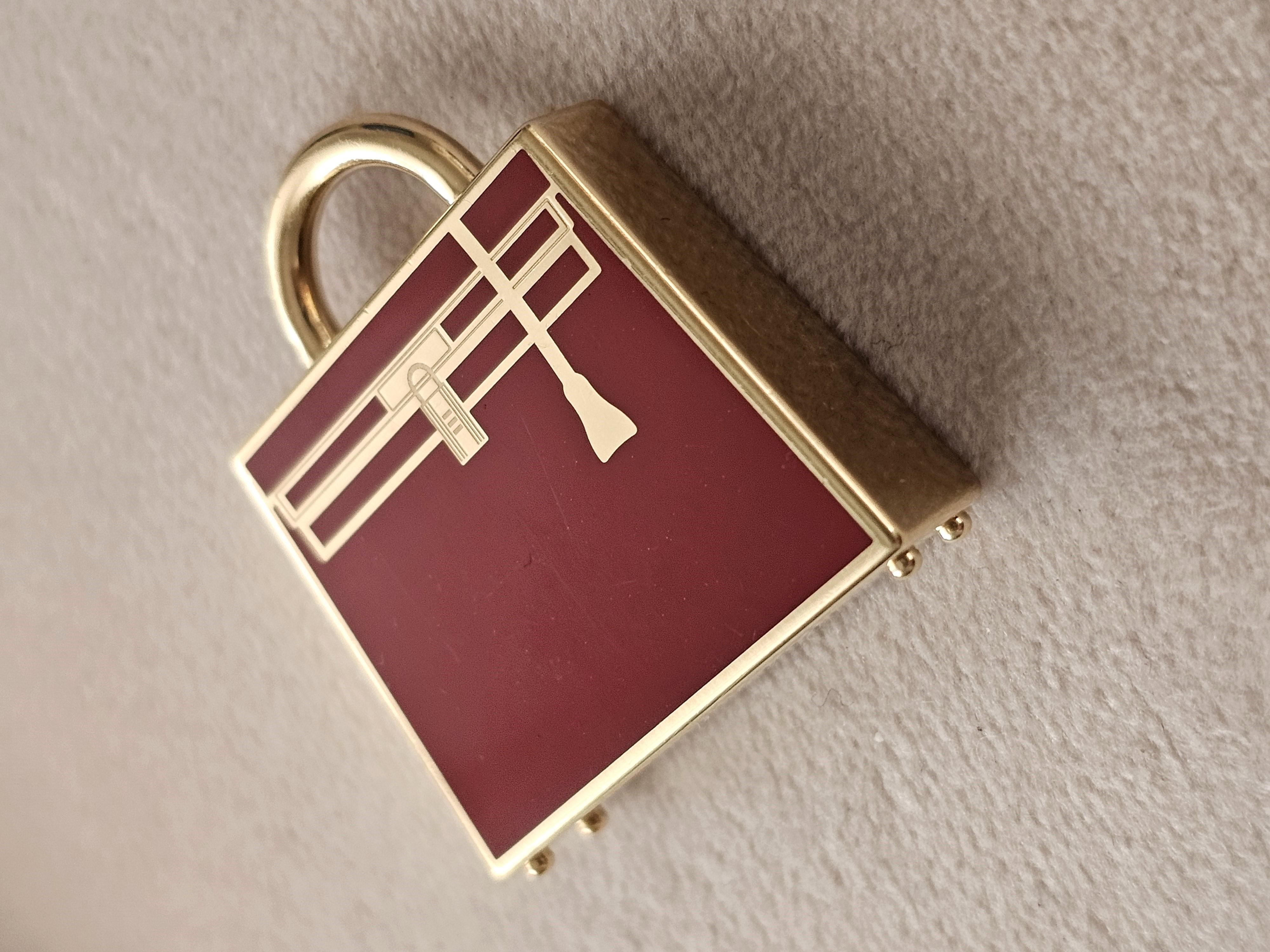 da uomo o donna Hermès Curiosite Permabrass Kelly Bag Ciondolo o Charm Laque in vendita